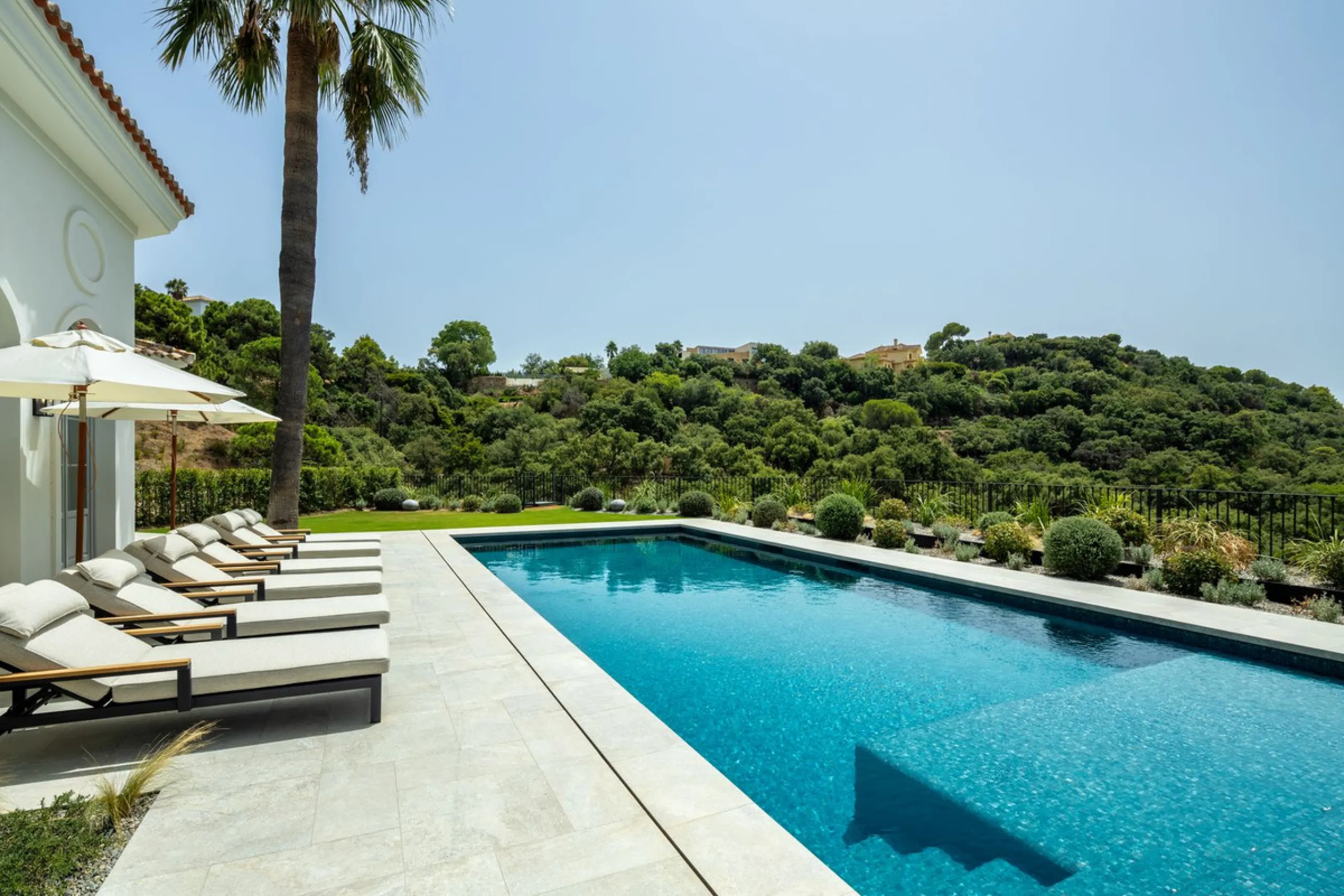This exceptional five-bedroom luxury villa for sale is located within the prestigious gated community of La Zagaleta, in Benahavís. Newly completed by the acclaimed architectural studio Puroform, the property showcases a refined blend of contemporary desi