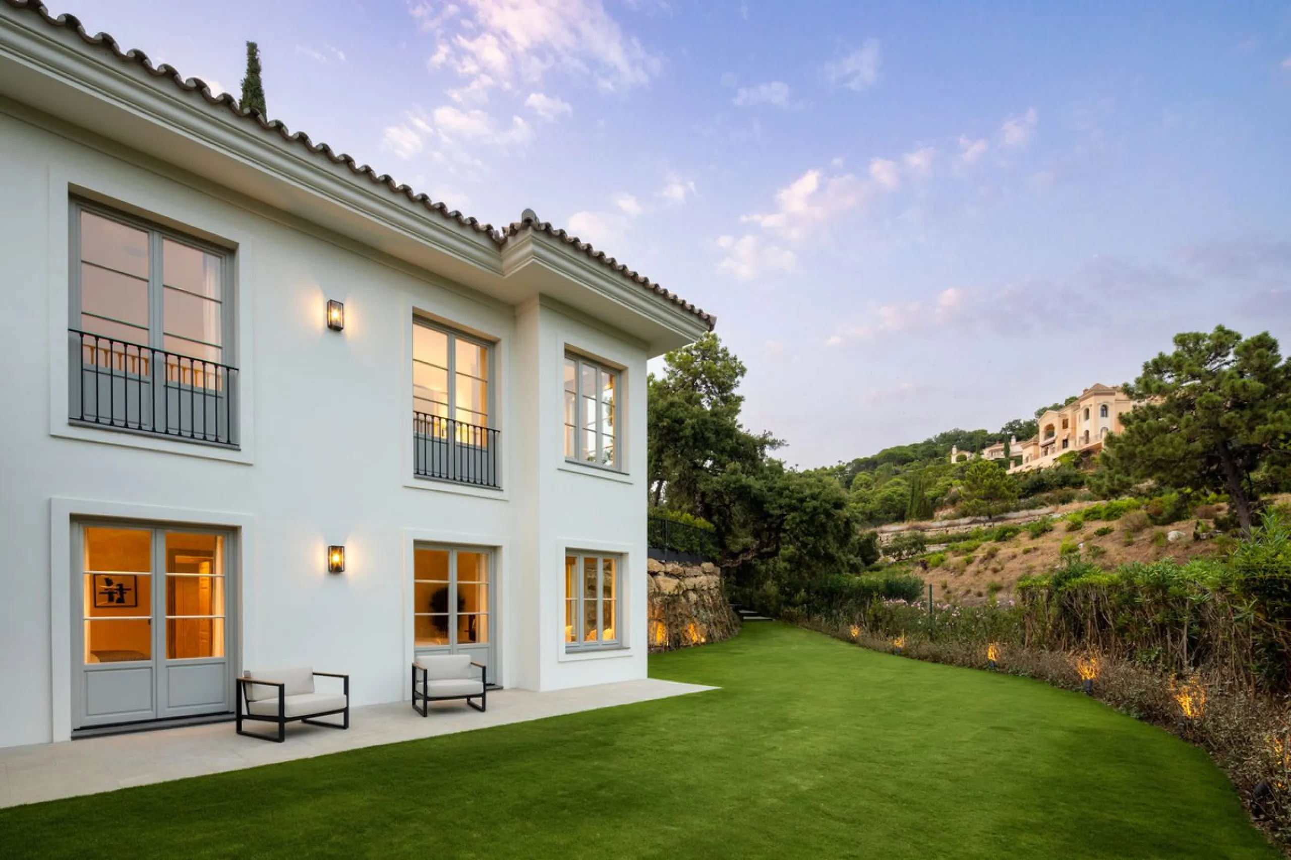 This exceptional five-bedroom luxury villa for sale is located within the prestigious gated community of La Zagaleta, in Benahavís. Newly completed by the acclaimed architectural studio Puroform, the property showcases a refined blend of contemporary desi