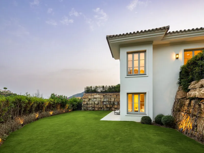 This exceptional five-bedroom luxury villa for sale is located within the prestigious gated community of La Zagaleta, in Benahavís. Newly completed by the acclaimed architectural studio Puroform, the property showcases a refined blend of contemporary desi