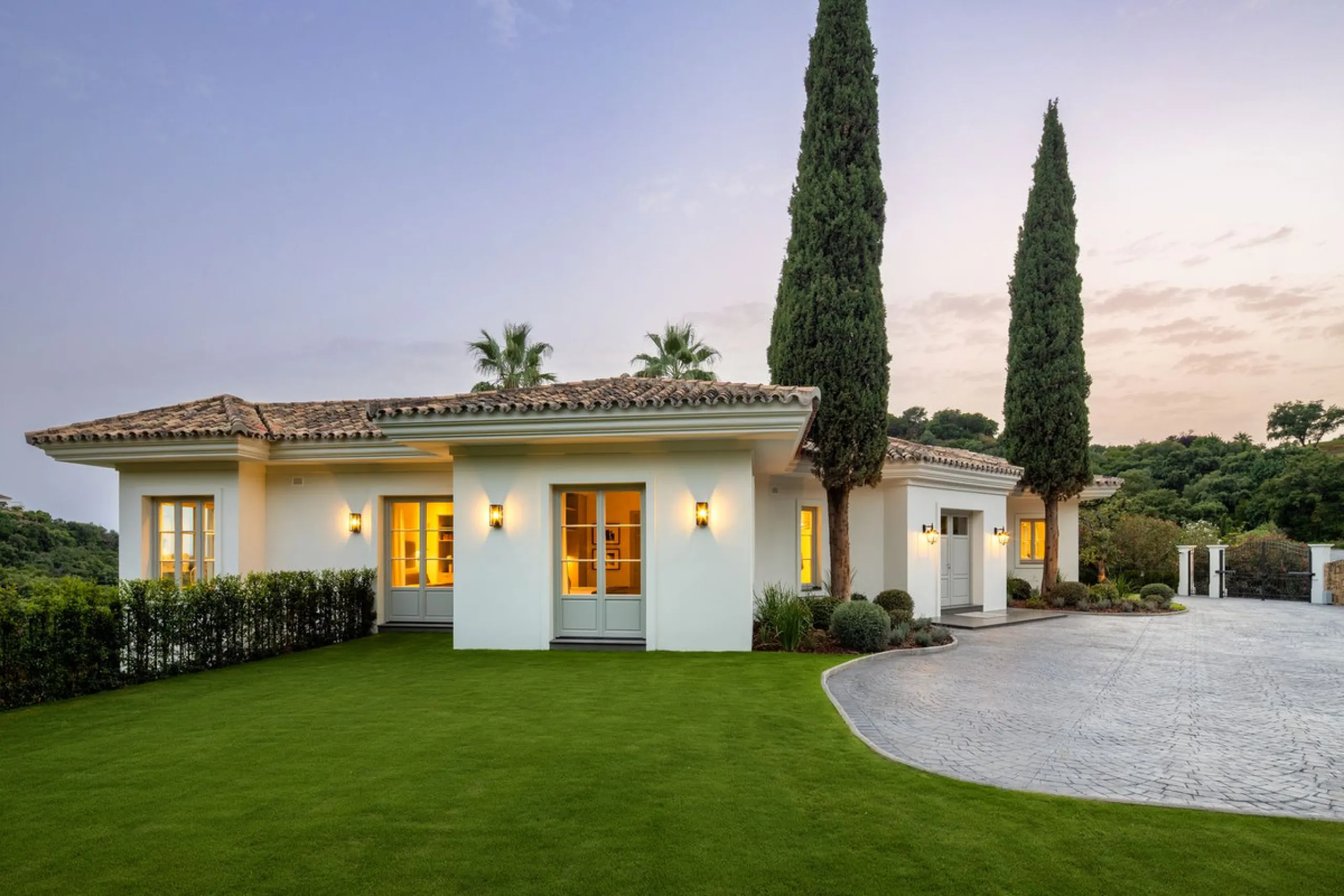 This exceptional five-bedroom luxury villa for sale is located within the prestigious gated community of La Zagaleta, in Benahavís. Newly completed by the acclaimed architectural studio Puroform, the property showcases a refined blend of contemporary desi