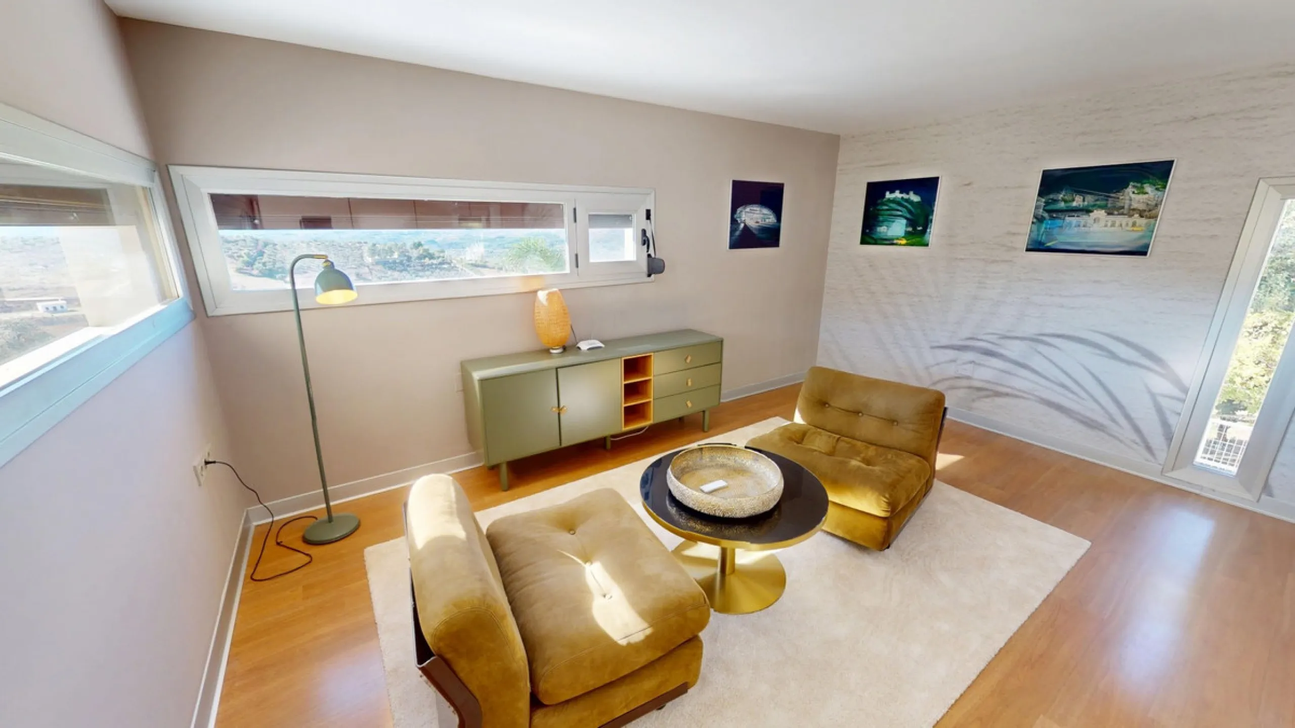 Exclusive Estate with Guest Apartment and Equestrian Facilities in Álora This exceptional estate in Álora combines generous living spaces, absolute privacy, and a privileged natural setting ideal for those seeking comfort, tranquillity, and versatile usag