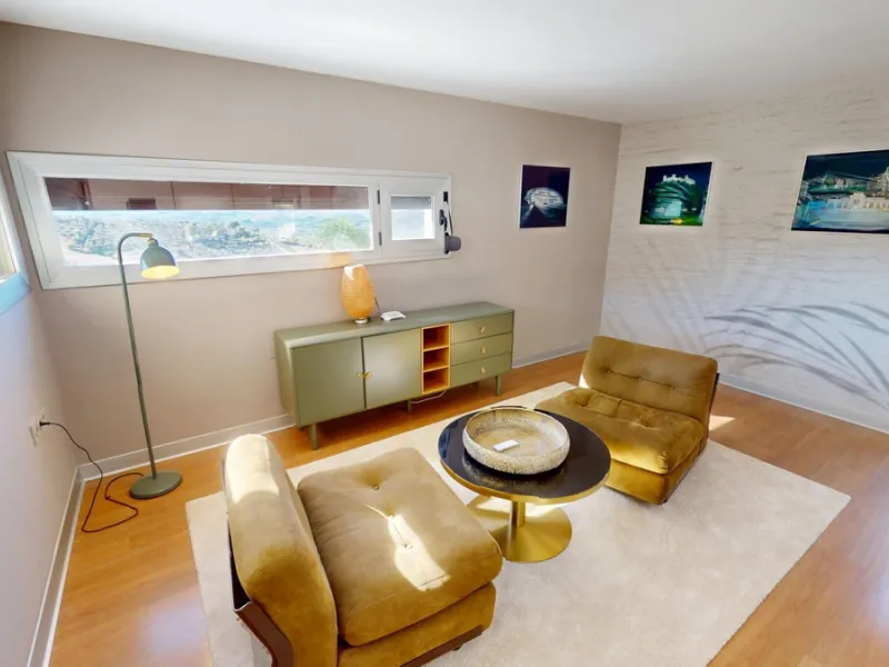 Exclusive Estate with Guest Apartment and Equestrian Facilities in Álora This exceptional estate in Álora combines generous living spaces, absolute privacy, and a privileged natural setting ideal for those seeking comfort, tranquillity, and versatile usag