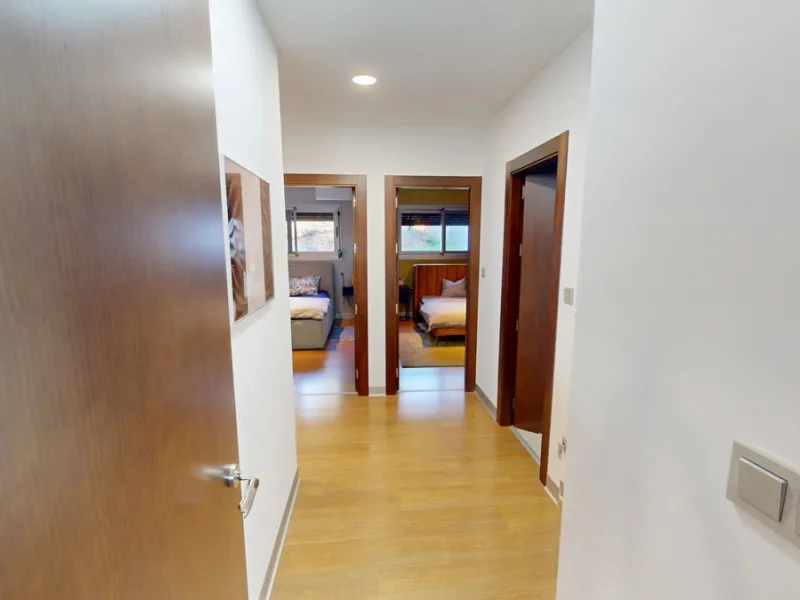 Exclusive Estate with Guest Apartment and Equestrian Facilities in Álora This exceptional estate in Álora combines generous living spaces, absolute privacy, and a privileged natural setting ideal for those seeking comfort, tranquillity, and versatile usag