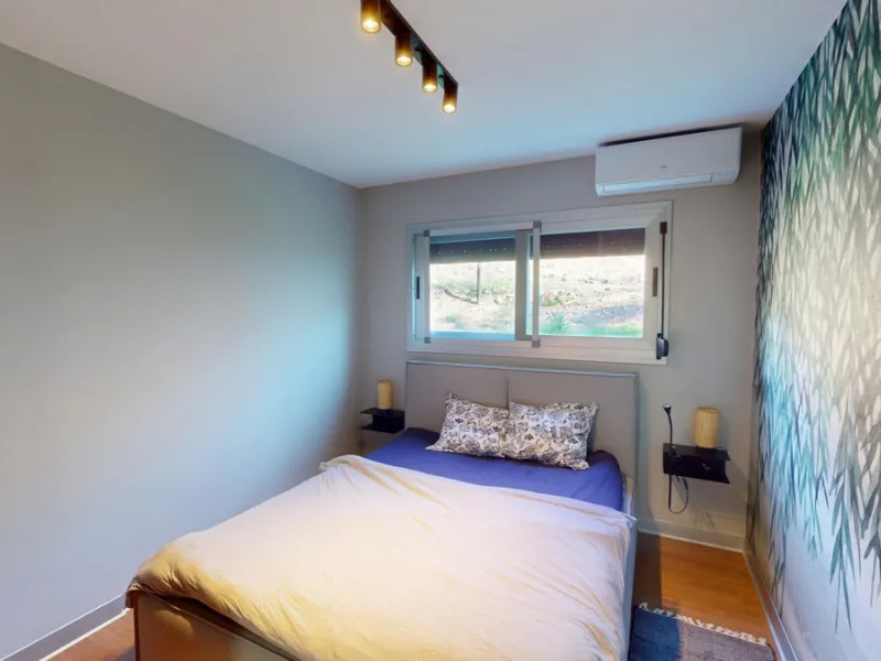 Exclusive Estate with Guest Apartment and Equestrian Facilities in Álora This exceptional estate in Álora combines generous living spaces, absolute privacy, and a privileged natural setting ideal for those seeking comfort, tranquillity, and versatile usag