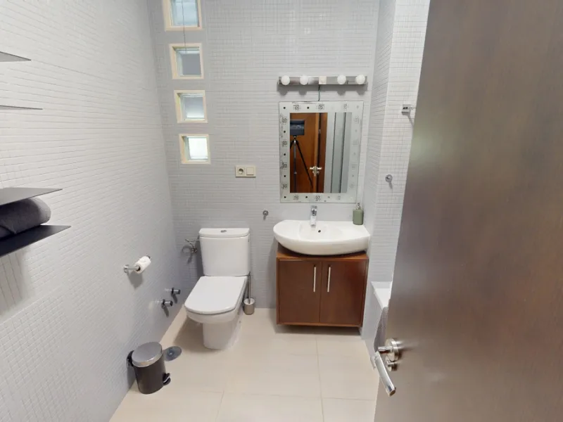 Exclusive Estate with Guest Apartment and Equestrian Facilities in Álora This exceptional estate in Álora combines generous living spaces, absolute privacy, and a privileged natural setting ideal for those seeking comfort, tranquillity, and versatile usag