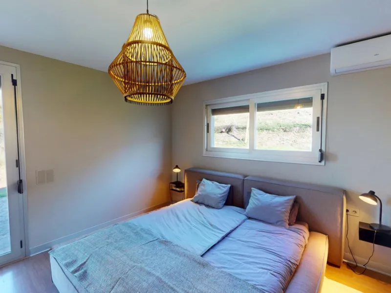 Exclusive Estate with Guest Apartment and Equestrian Facilities in Álora This exceptional estate in Álora combines generous living spaces, absolute privacy, and a privileged natural setting ideal for those seeking comfort, tranquillity, and versatile usag