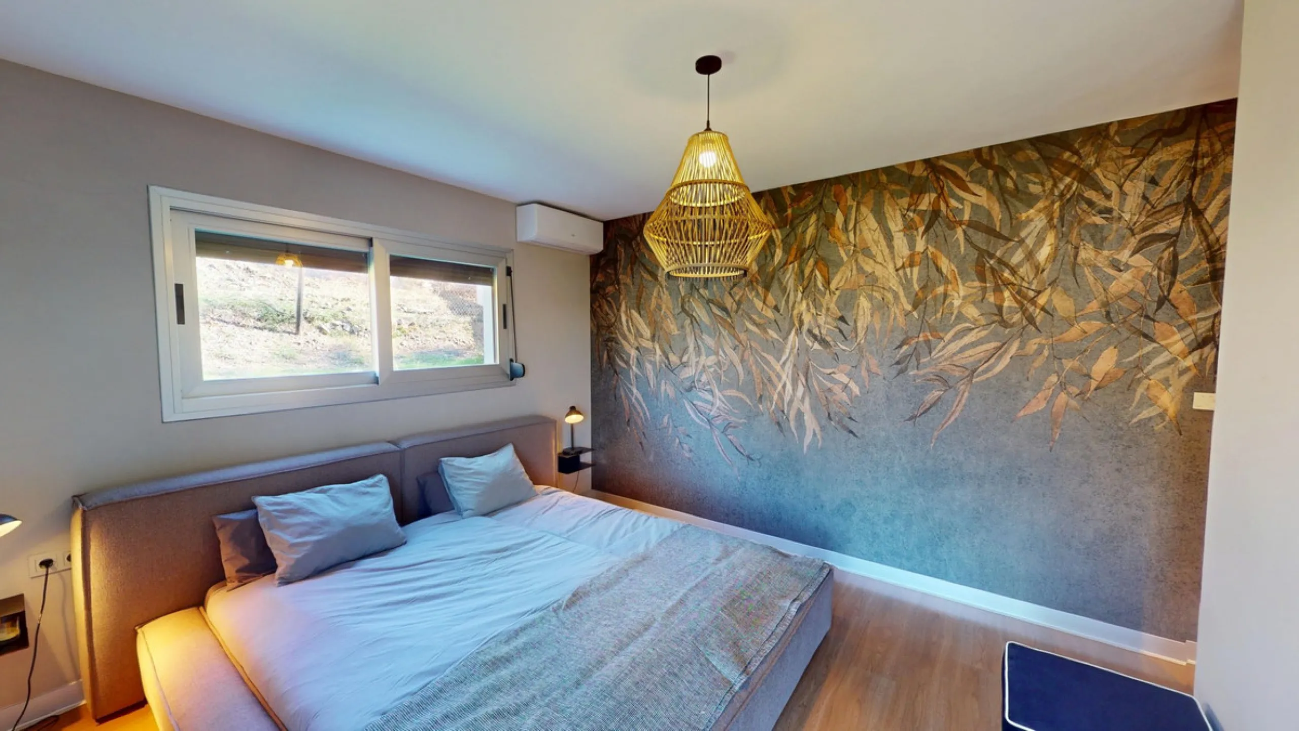 Exclusive Estate with Guest Apartment and Equestrian Facilities in Álora This exceptional estate in Álora combines generous living spaces, absolute privacy, and a privileged natural setting ideal for those seeking comfort, tranquillity, and versatile usag