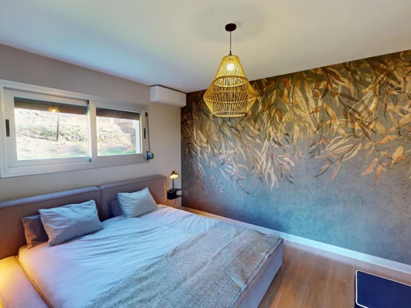 Exclusive Estate with Guest Apartment and Equestrian Facilities in Álora This exceptional estate in Álora combines generous living spaces, absolute privacy, and a privileged natural setting ideal for those seeking comfort, tranquillity, and versatile usag