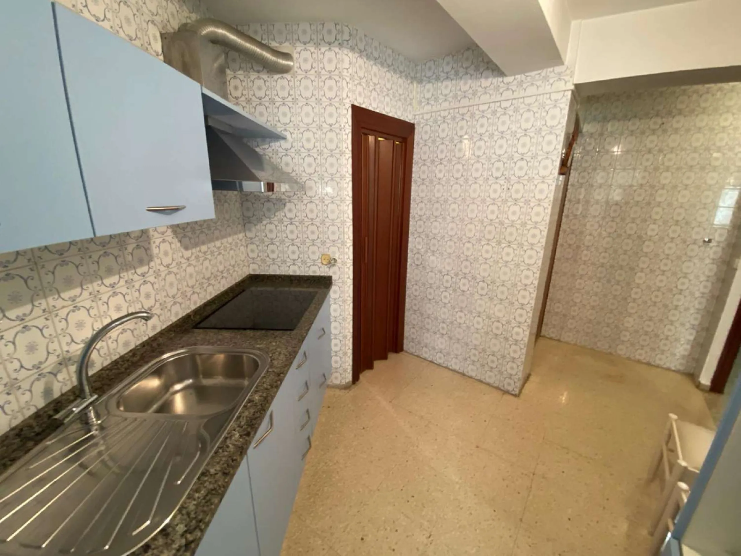 Apartment - Middle Floor Apartment в продаже в Málaga, Málaga. В доме 4 спален и 2 ванных комнат. Площадь дома 120 м²