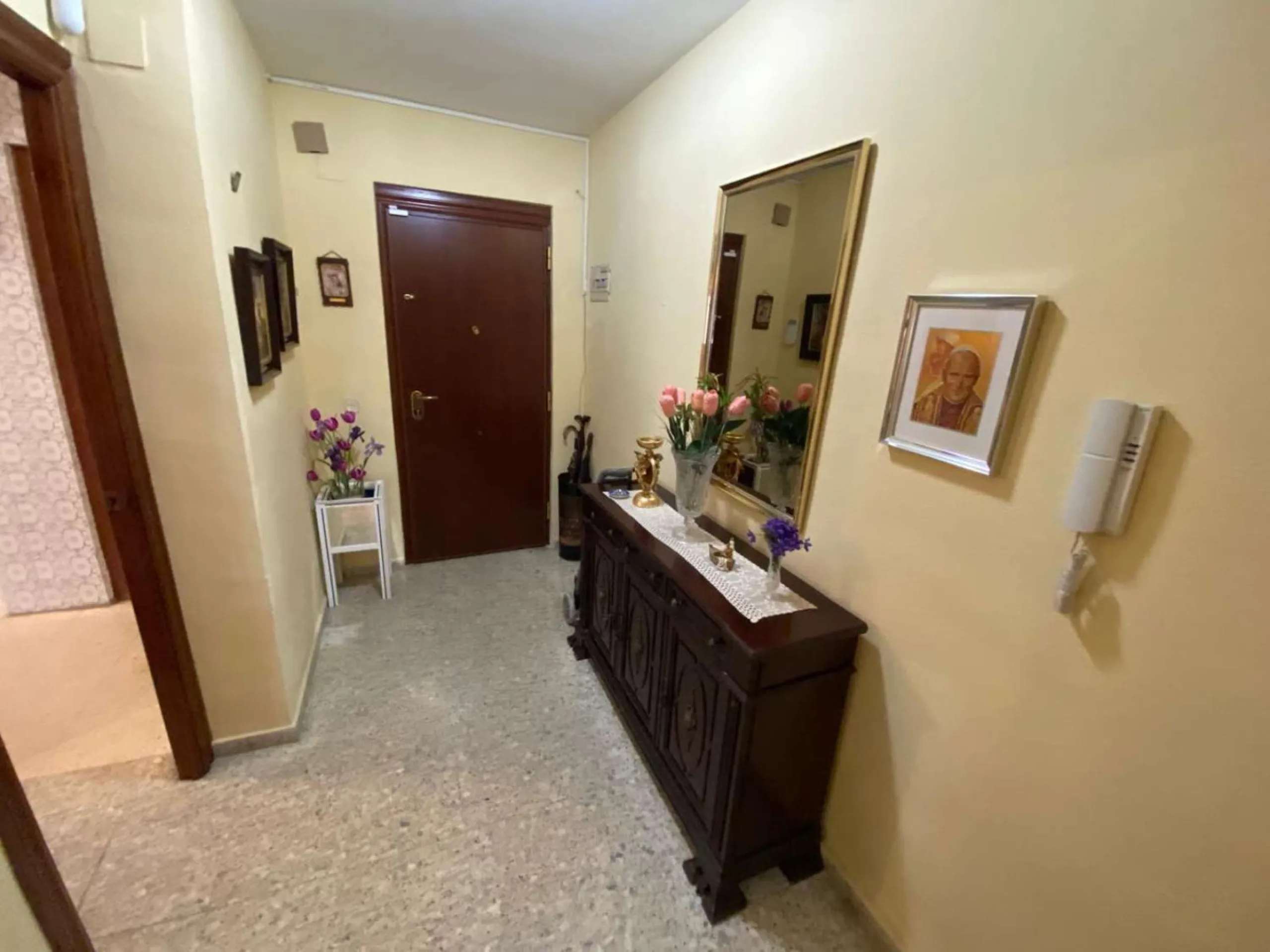 Apartment - Middle Floor Apartment в продаже в Málaga, Málaga. В доме 4 спален и 2 ванных комнат. Площадь дома 120 м²