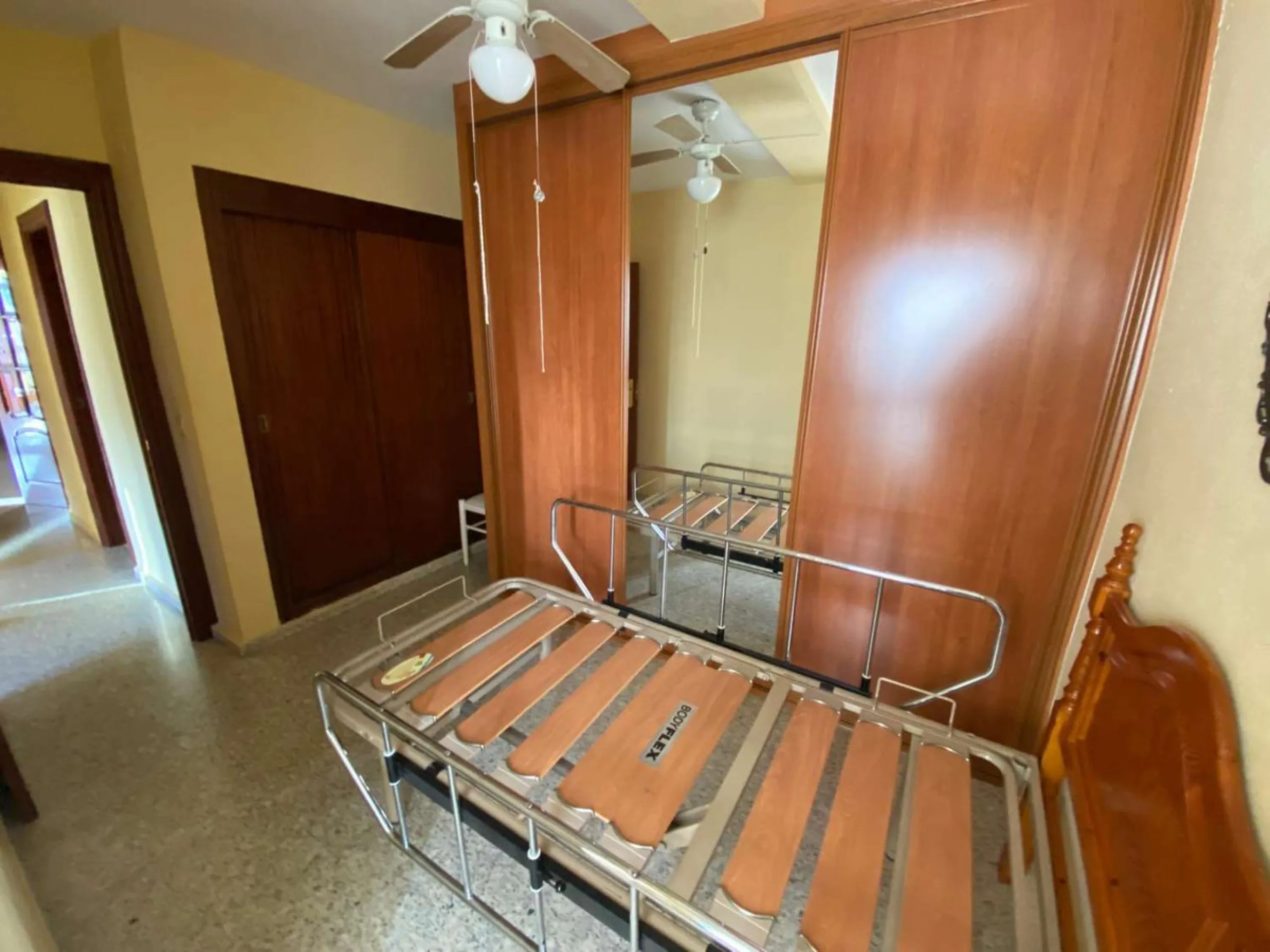 Apartment - Middle Floor Apartment в продаже в Málaga, Málaga. В доме 4 спален и 2 ванных комнат. Площадь дома 120 м²