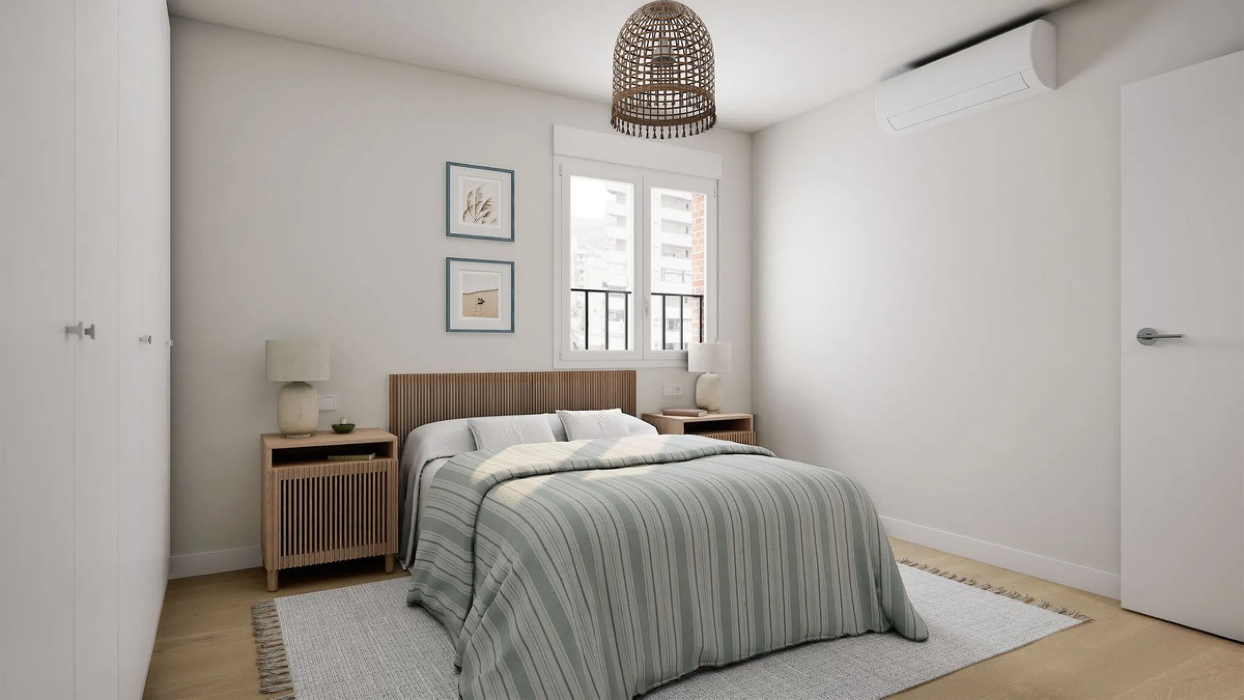 Apartment for sale between the Marina and Fuengirola city center, next to the beach