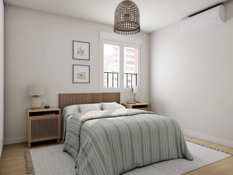 Apartment for sale between the Marina and Fuengirola city center, next to the beach