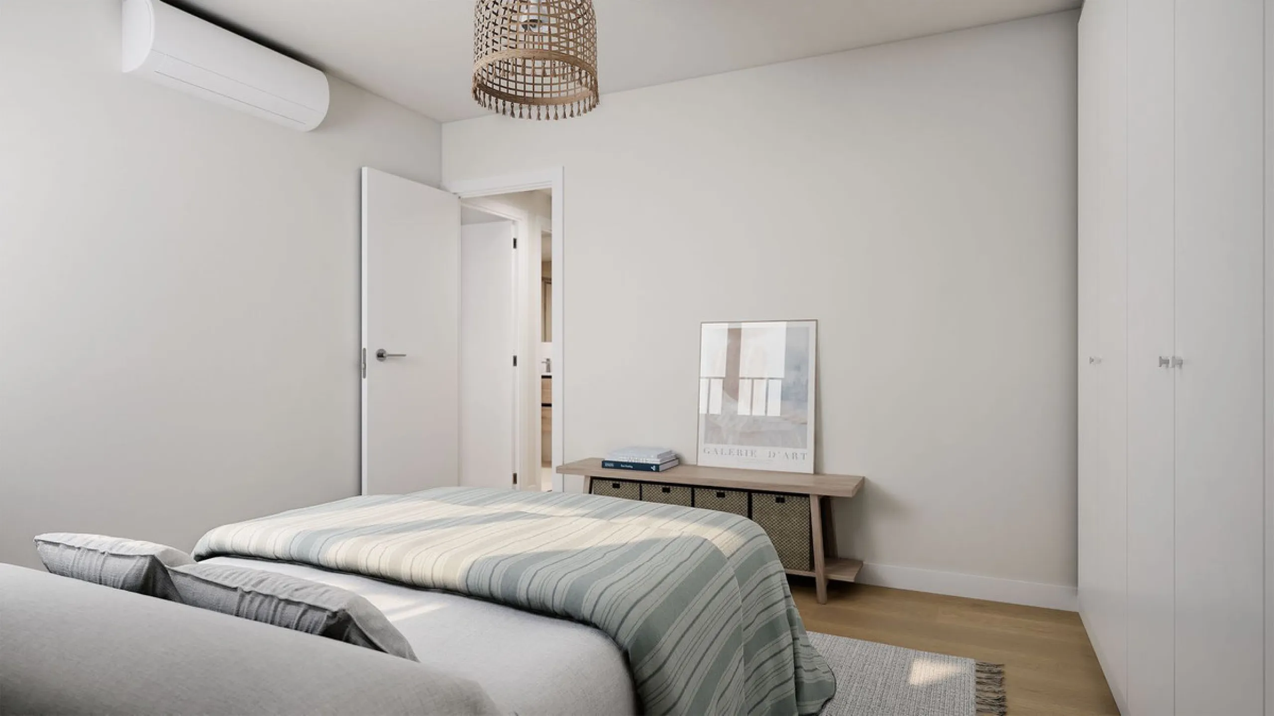 Apartment for sale between the Marina and Fuengirola city center, next to the beach
