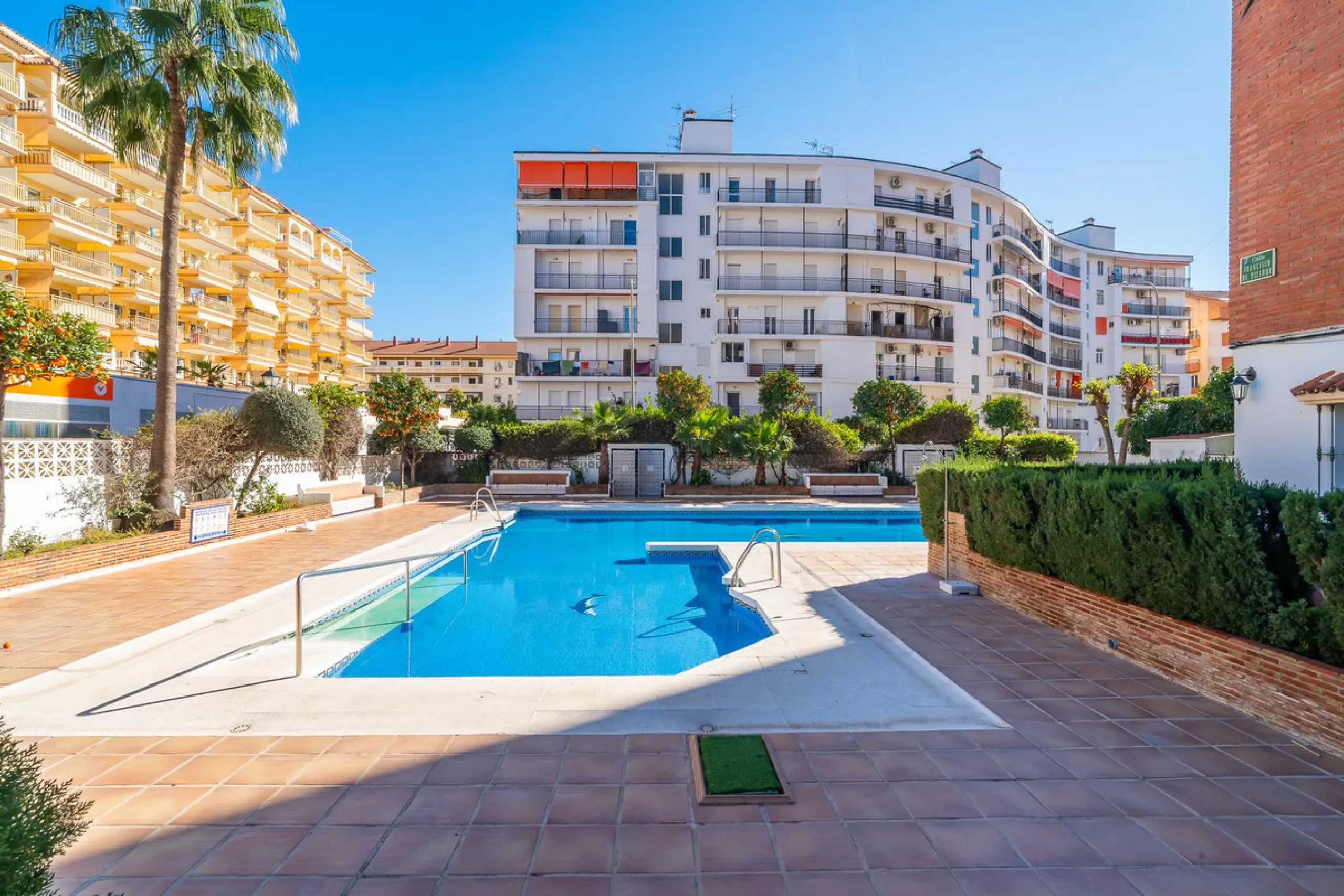 Apartment for sale between the Marina and Fuengirola city center, next to the beach
