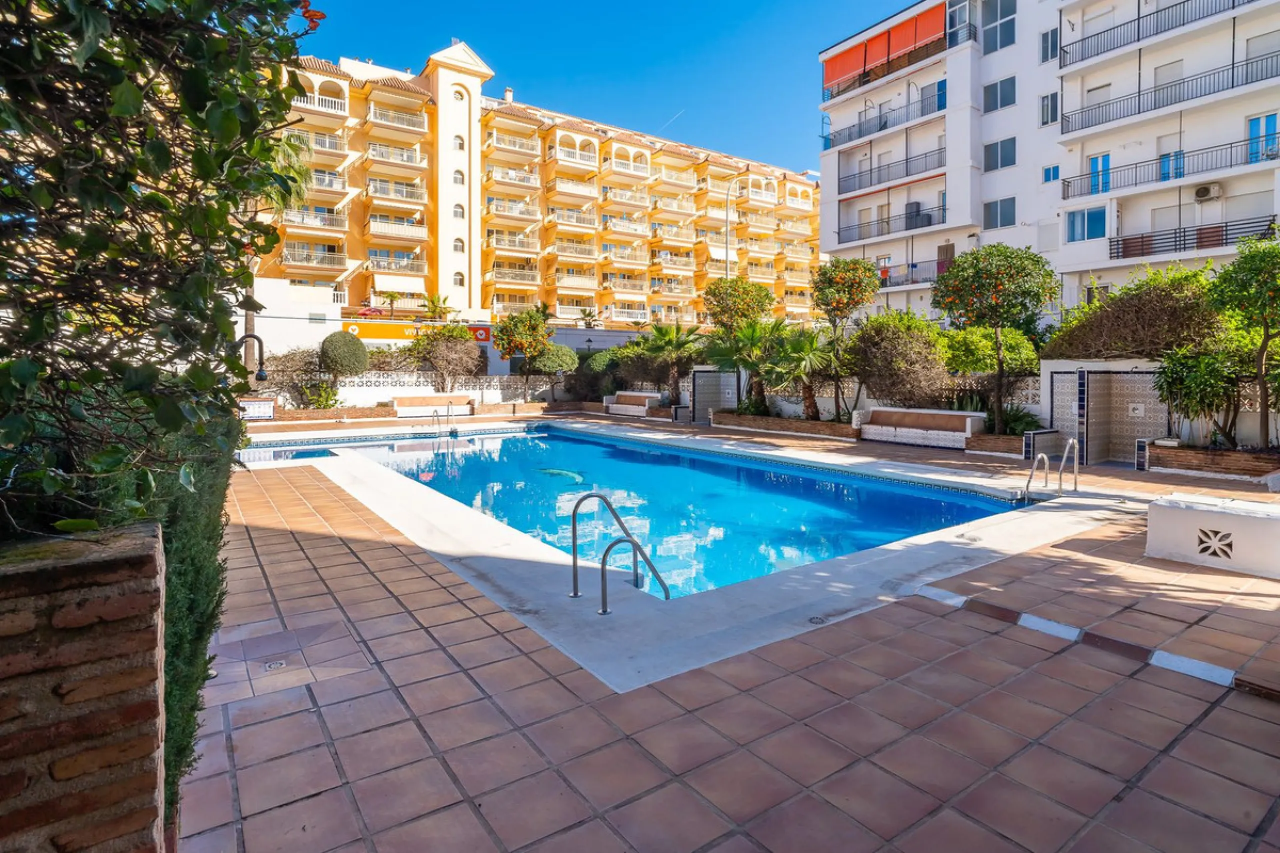 Apartment for sale between the Marina and Fuengirola city center, next to the beach