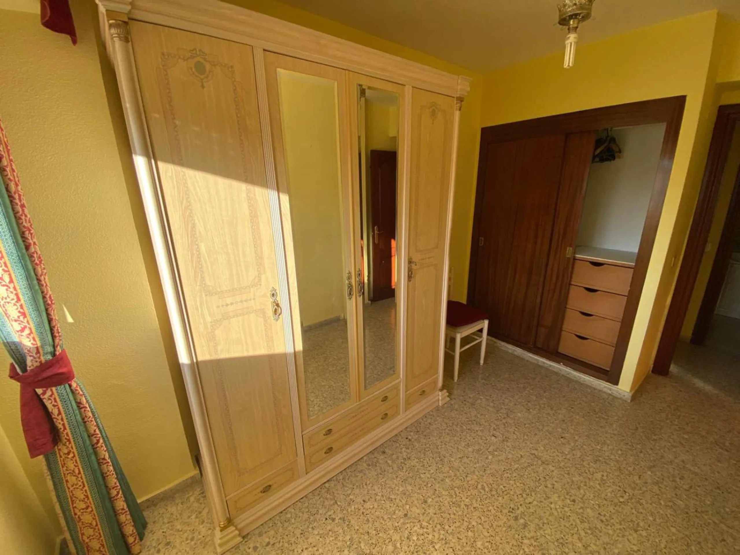 Apartment - Middle Floor Apartment в продаже в Málaga, Málaga. В доме 4 спален и 2 ванных комнат. Площадь дома 120 м²