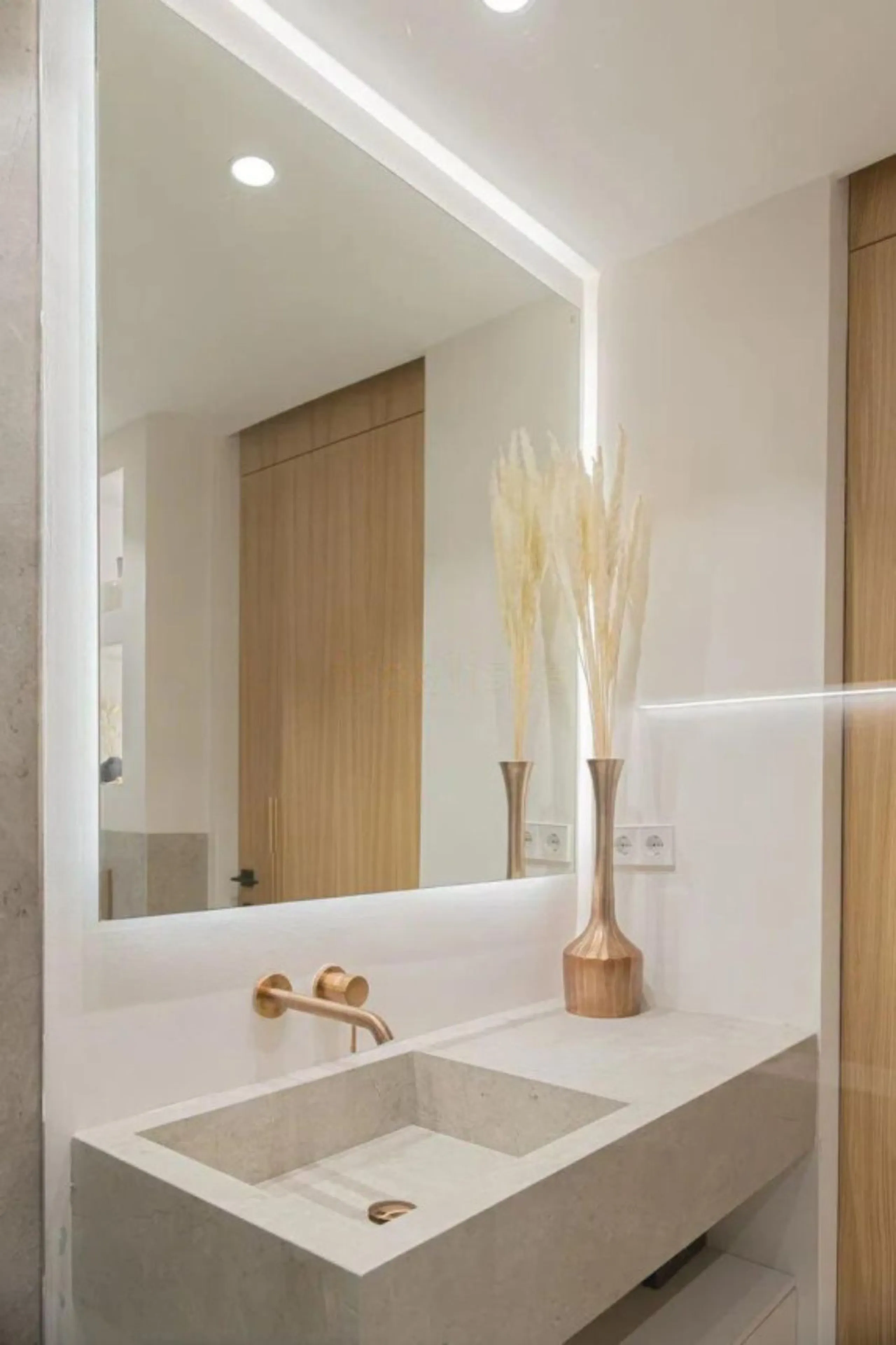 Recently fully renovated to a high standard, the property combines contemporary design with a prime location in one of Marbella's most sought-after residential areas.