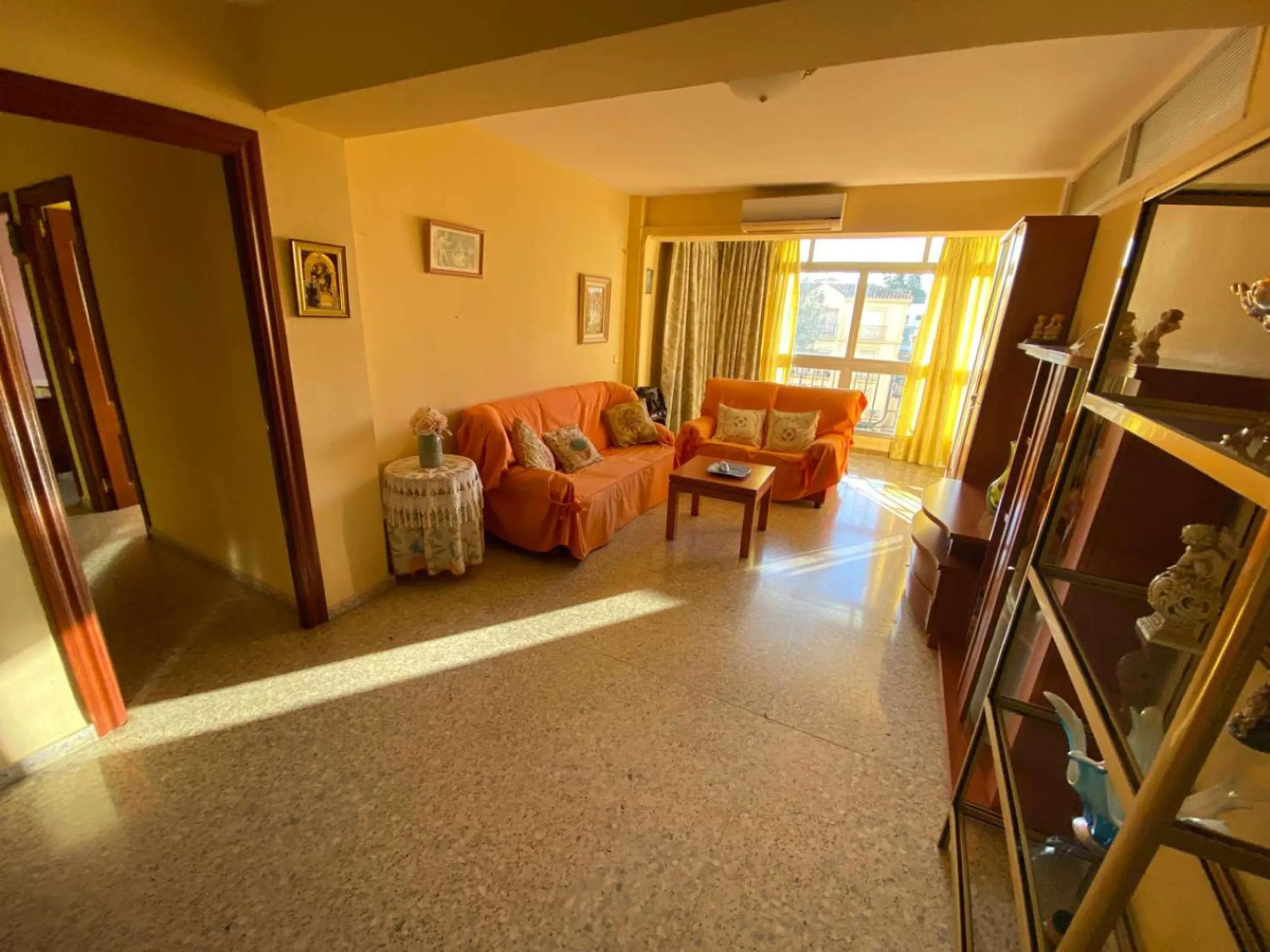Apartment - Middle Floor Apartment в продаже в Málaga, Málaga. В доме 4 спален и 2 ванных комнат. Площадь дома 120 м²