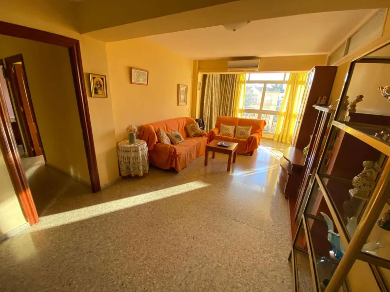 Apartment - Middle Floor Apartment в продаже в Málaga, Málaga. В доме 4 спален и 2 ванных комнат. Площадь дома 120 м²
