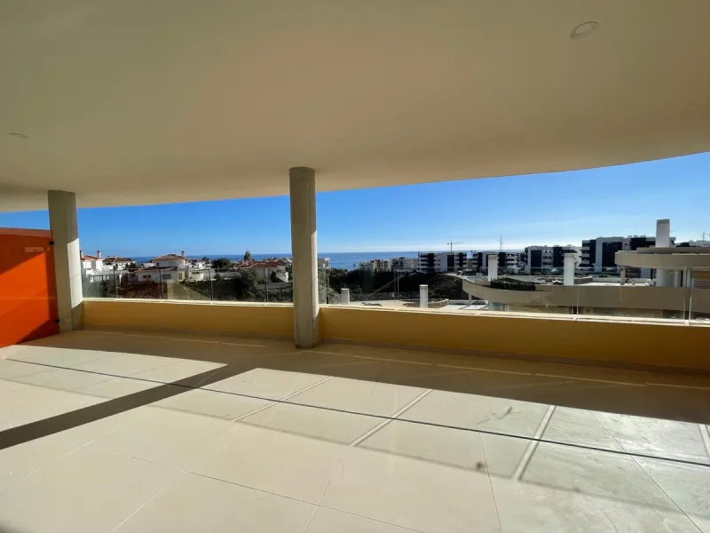 Discover an exclusive property located in one of the most complete, modern, and well-maintained residential complexes on the Costa del Sol. A unique home with 2 bedrooms and 1 bathroom, 89.41 m² built, 2 parking spaces and a storage room, fully ready to m
