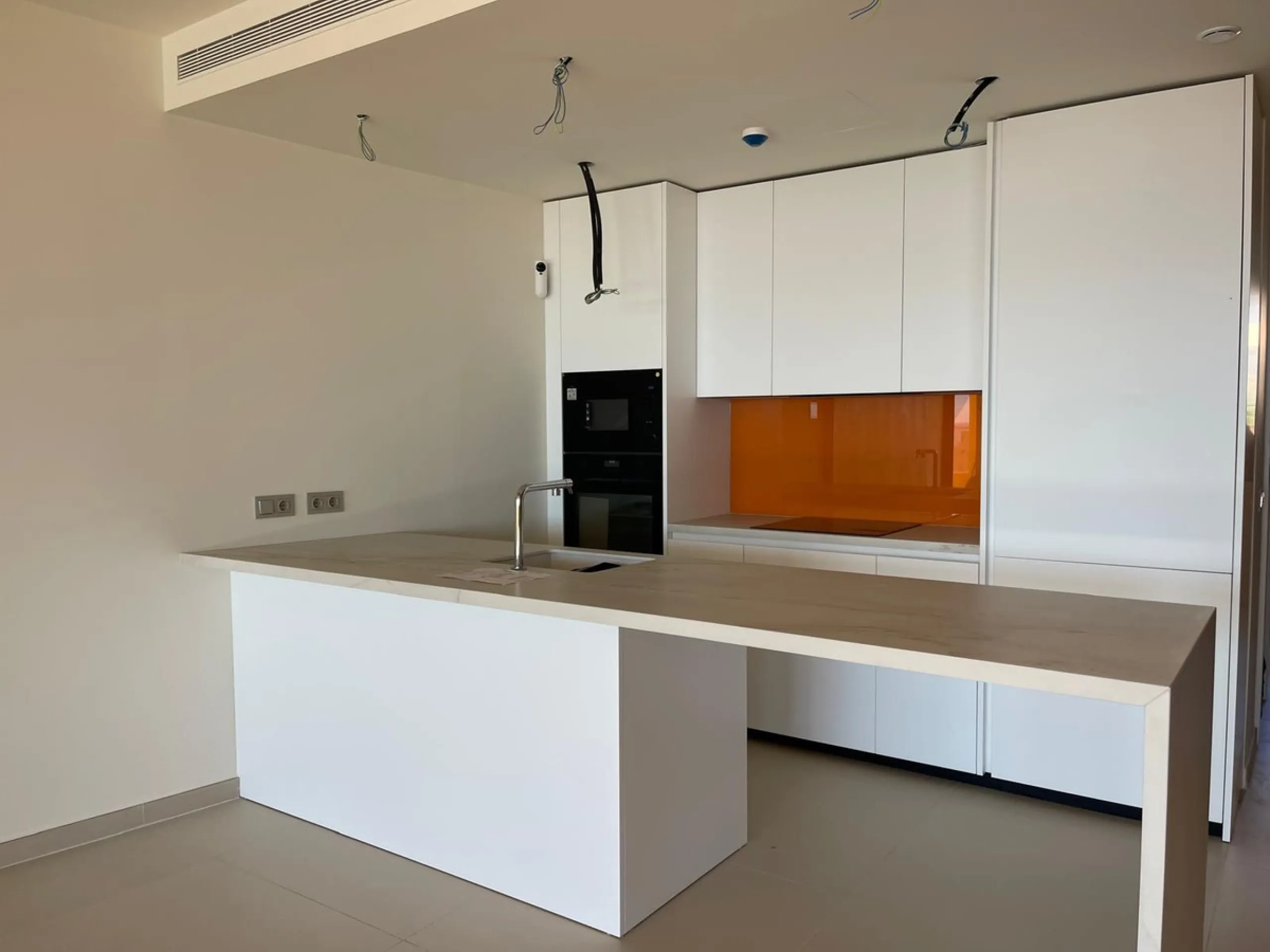 Apartment - Middle Floor Apartment в продаже в Fuengirola, Málaga. В доме 2 спален и 2 ванных комнат. Площадь дома 130 м²