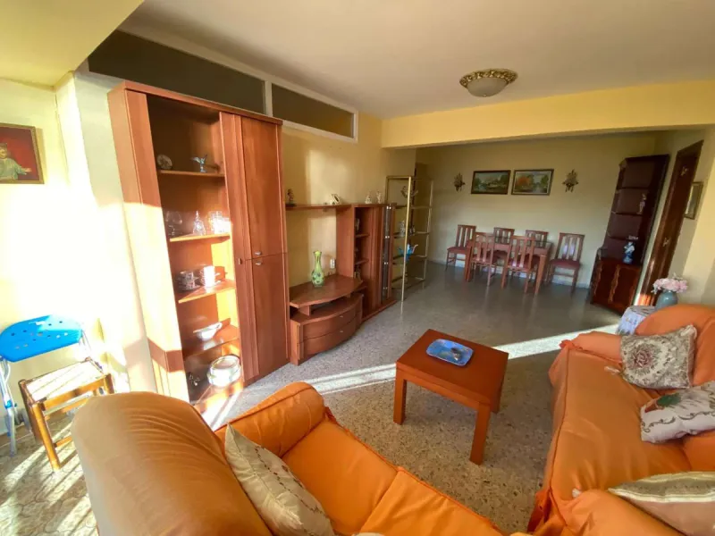 Apartment - Middle Floor Apartment в продаже в Málaga, Málaga. В доме 4 спален и 2 ванных комнат. Площадь дома 120 м²