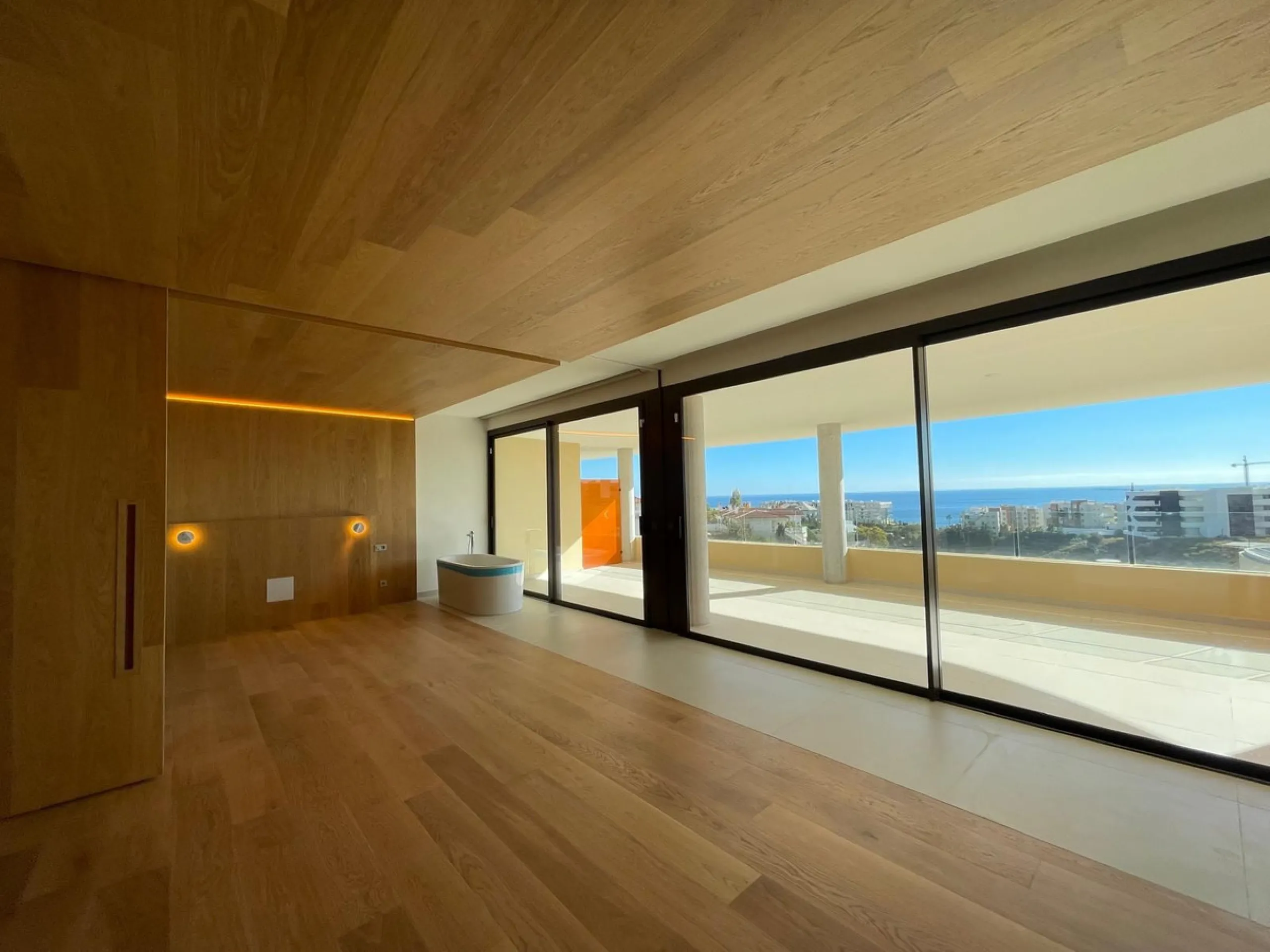 Apartment - Middle Floor Apartment в продаже в Fuengirola, Málaga. В доме 2 спален и 2 ванных комнат. Площадь дома 130 м²