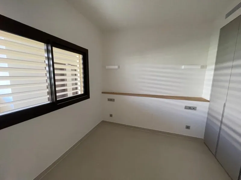 Apartment - Middle Floor Apartment в продаже в Fuengirola, Málaga. В доме 2 спален и 2 ванных комнат. Площадь дома 130 м²