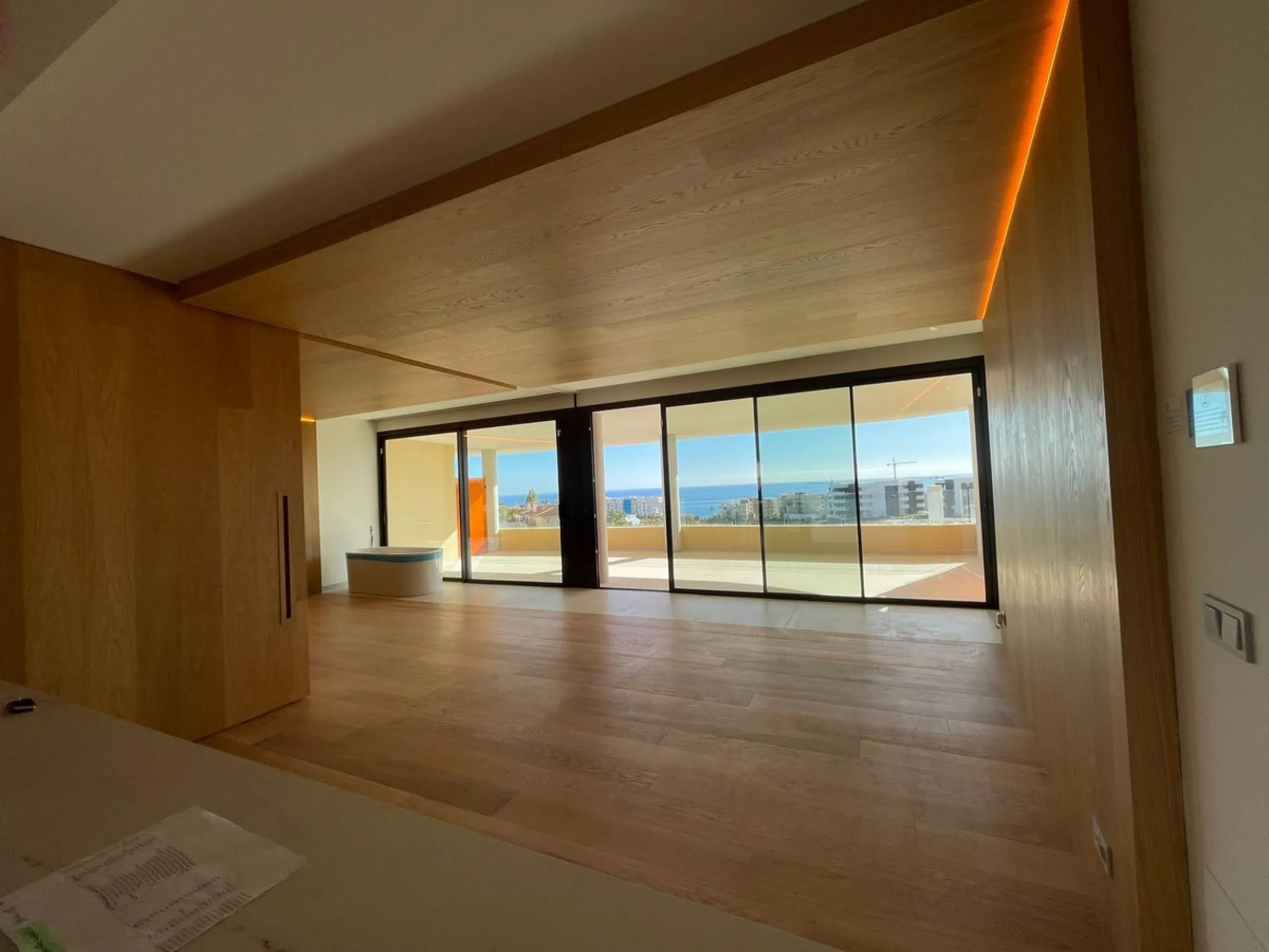 Apartment - Middle Floor Apartment в продаже в Fuengirola, Málaga. В доме 2 спален и 2 ванных комнат. Площадь дома 130 м²