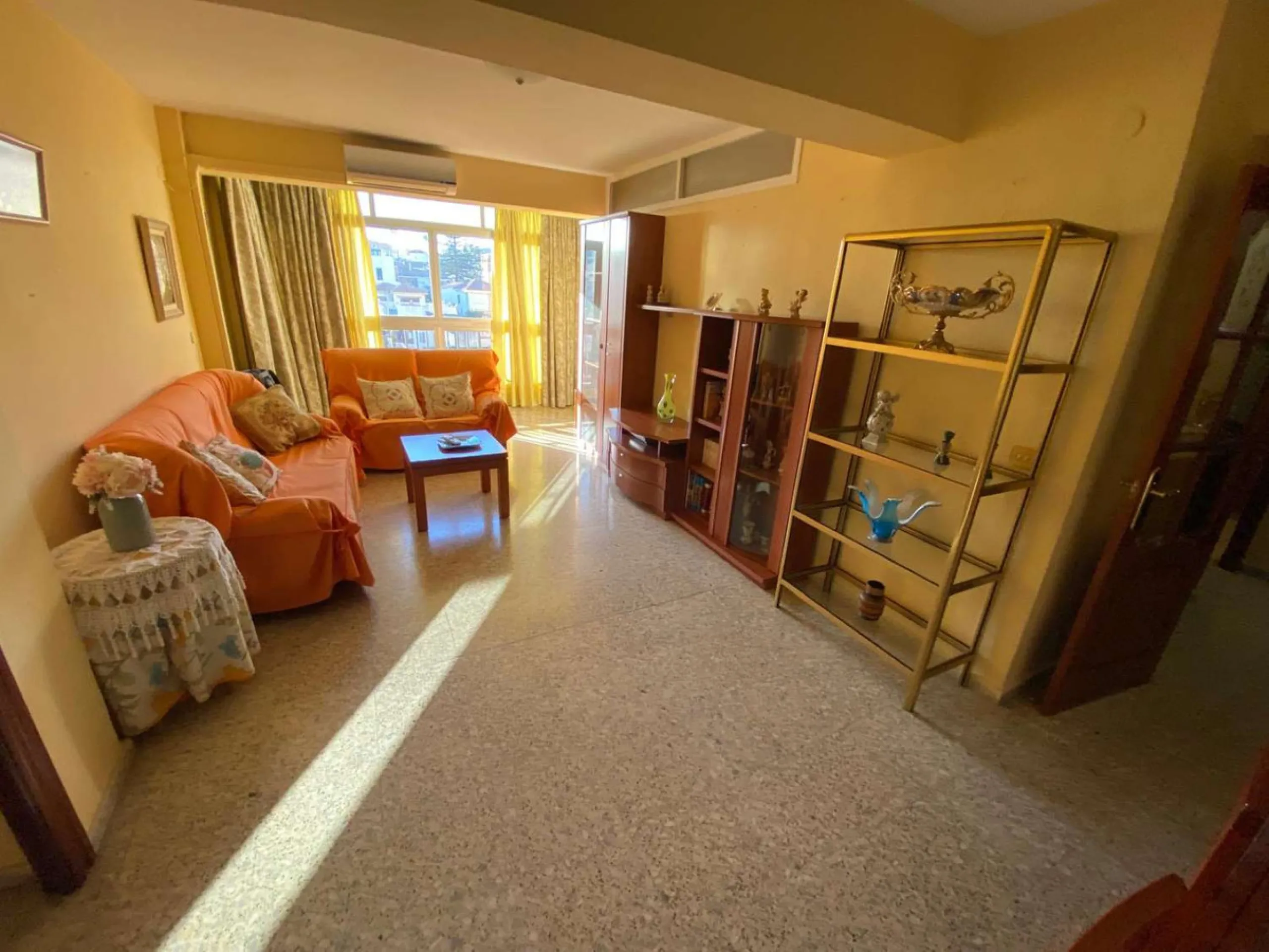 Apartment - Middle Floor Apartment в продаже в Málaga, Málaga. В доме 4 спален и 2 ванных комнат. Площадь дома 120 м²