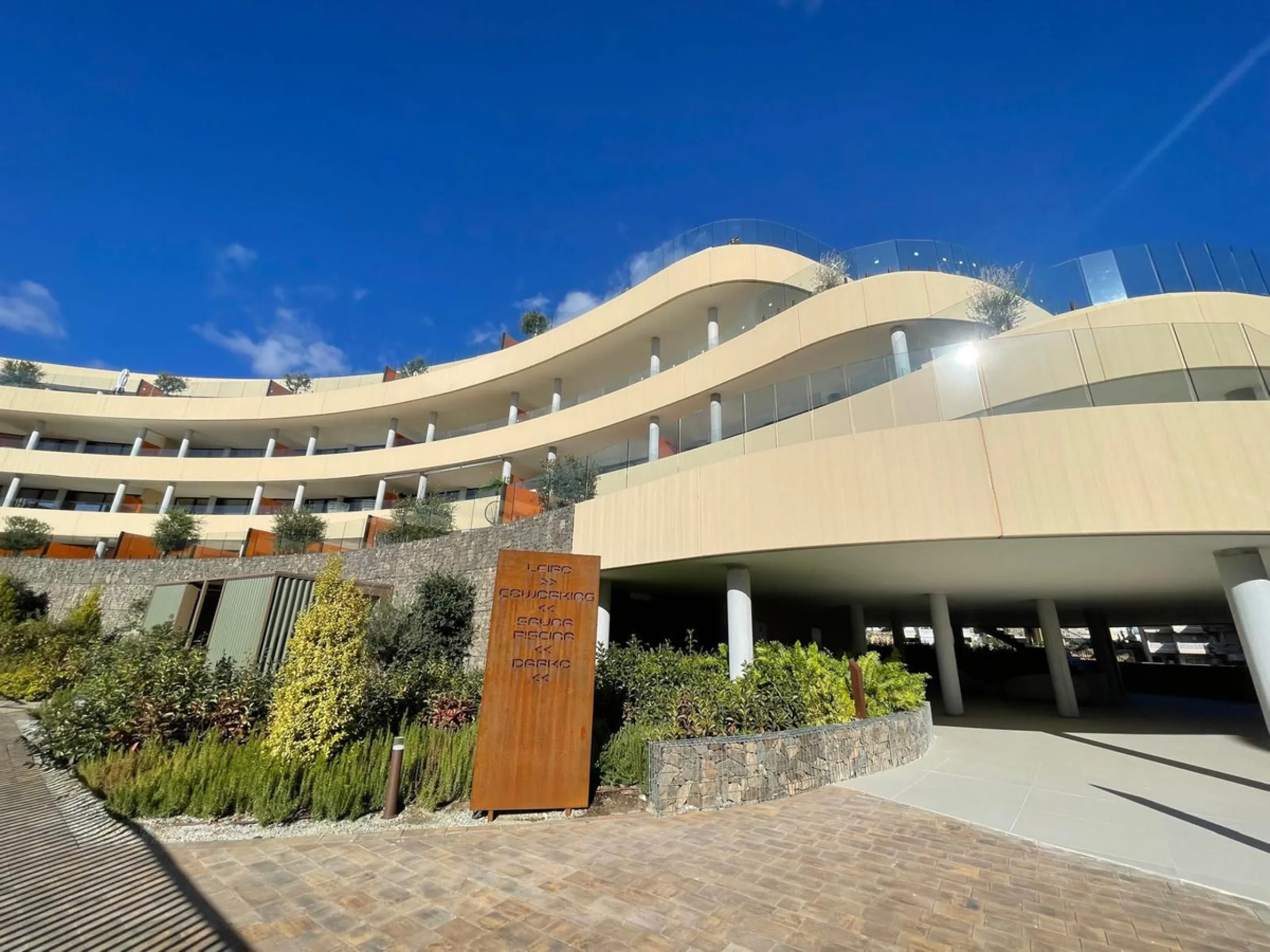 Apartment - Middle Floor Apartment в продаже в Fuengirola, Málaga. В доме 2 спален и 2 ванных комнат. Площадь дома 130 м²