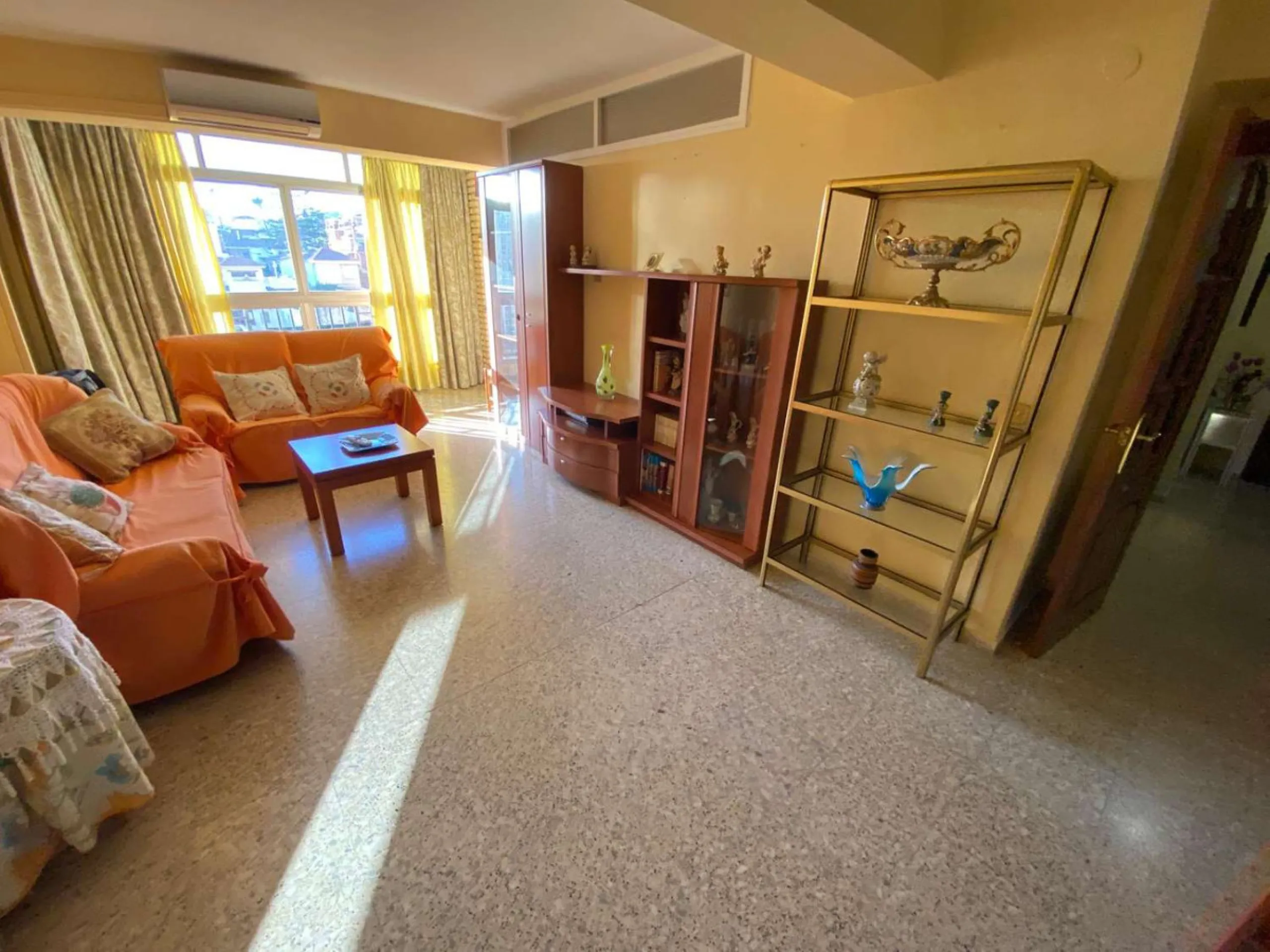 Apartment - Middle Floor Apartment в продаже в Málaga, Málaga. В доме 4 спален и 2 ванных комнат. Площадь дома 120 м²