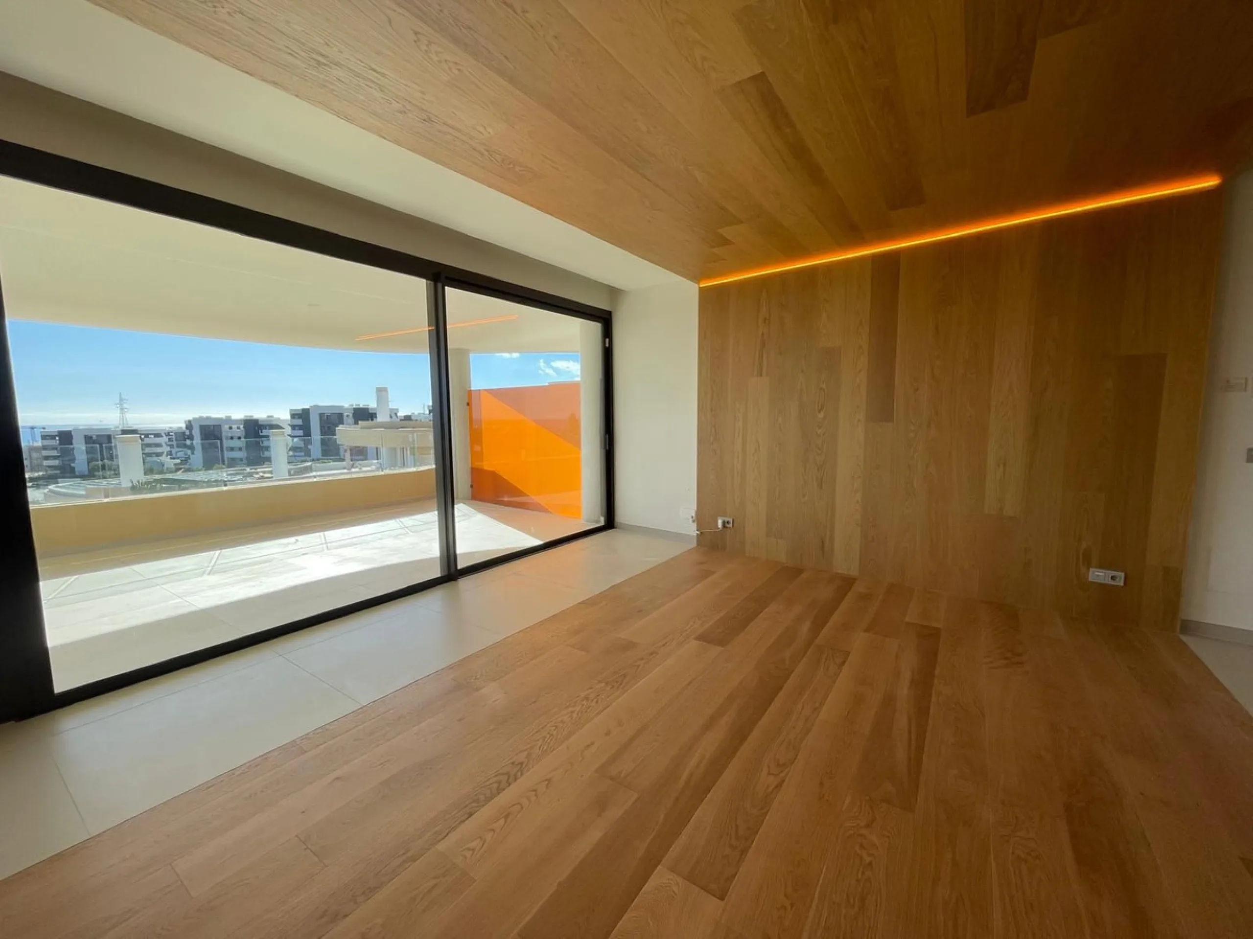 Apartment - Middle Floor Apartment в продаже в Fuengirola, Málaga. В доме 2 спален и 2 ванных комнат. Площадь дома 130 м²