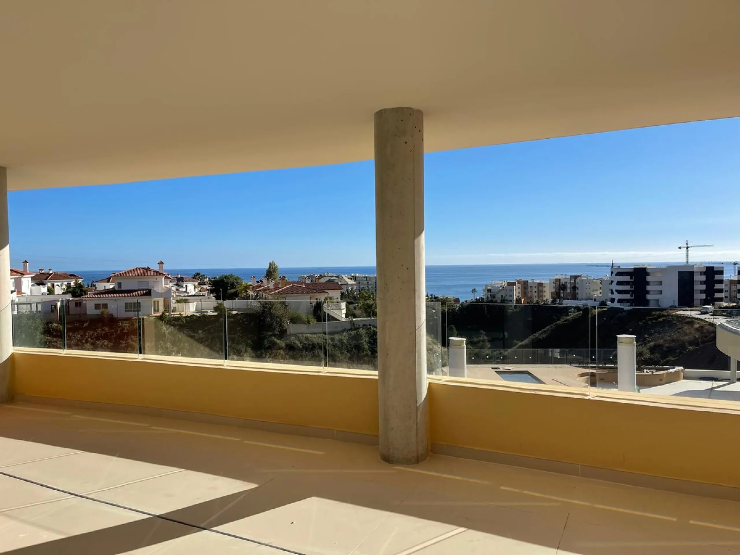 Apartment - Middle Floor Apartment в продаже в Fuengirola, Málaga. В доме 2 спален и 2 ванных комнат. Площадь дома 130 м²