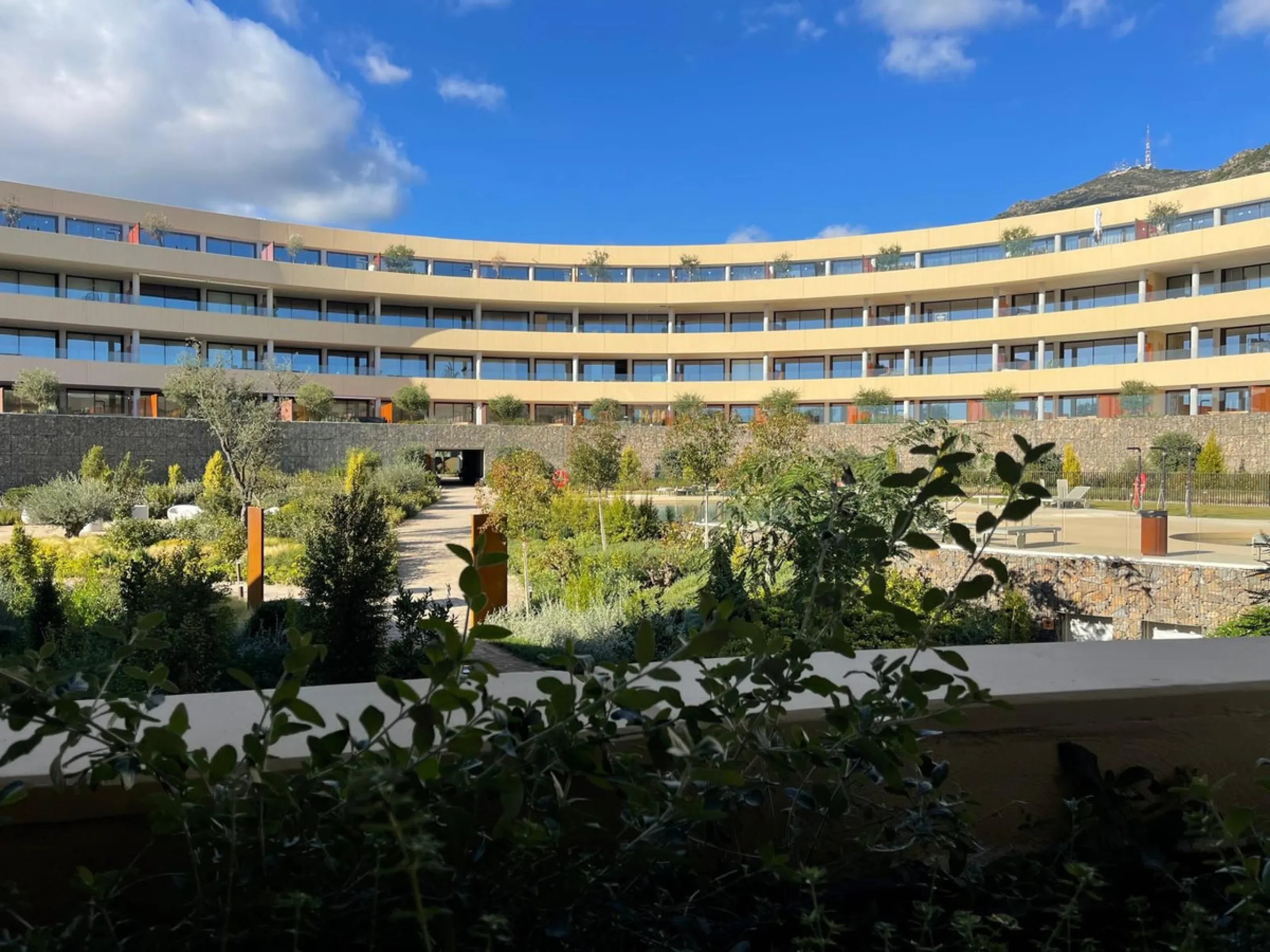 Apartment - Middle Floor Apartment в продаже в Fuengirola, Málaga. В доме 2 спален и 2 ванных комнат. Площадь дома 130 м²