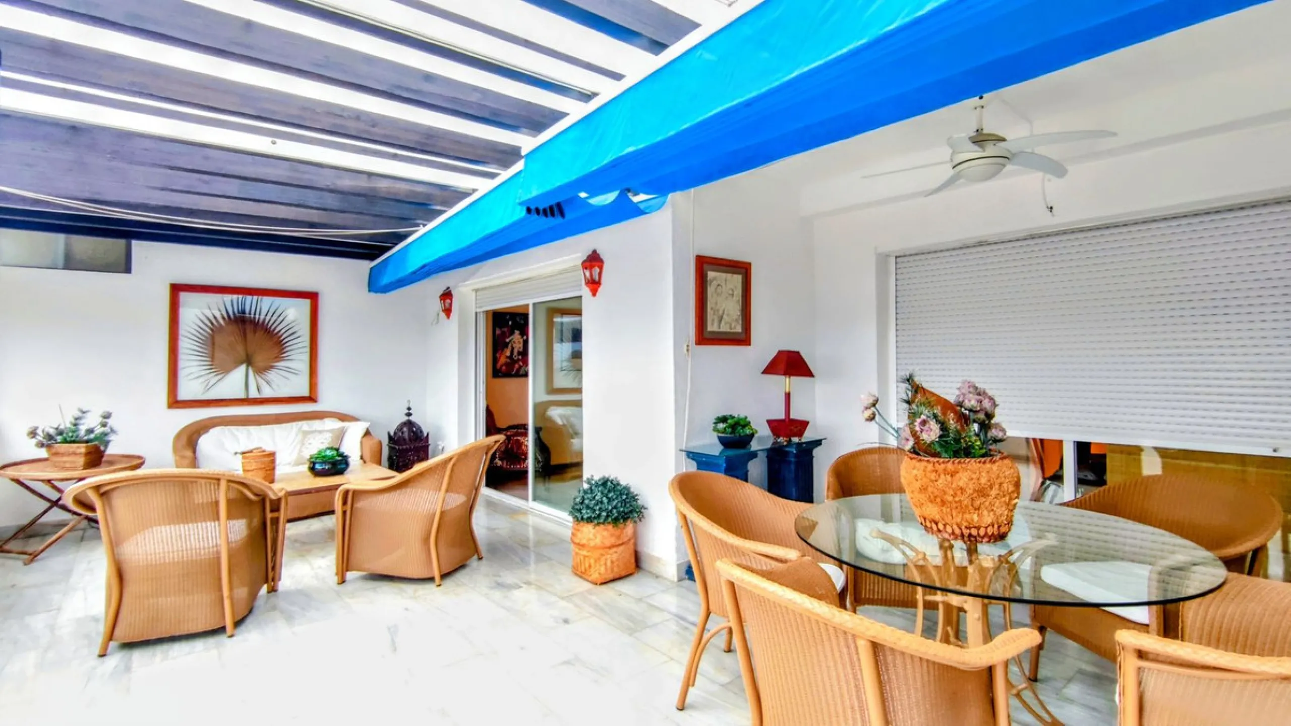 Just a two-minute walk from the beach, this apartment in Medina Garden, Puerto Banus, is the ideal place for a family vacation. This wonderful apartment can accommodate up to 5 people. It offers 2 bedrooms and 2 bathrooms, a well-equipped kitchen with a s