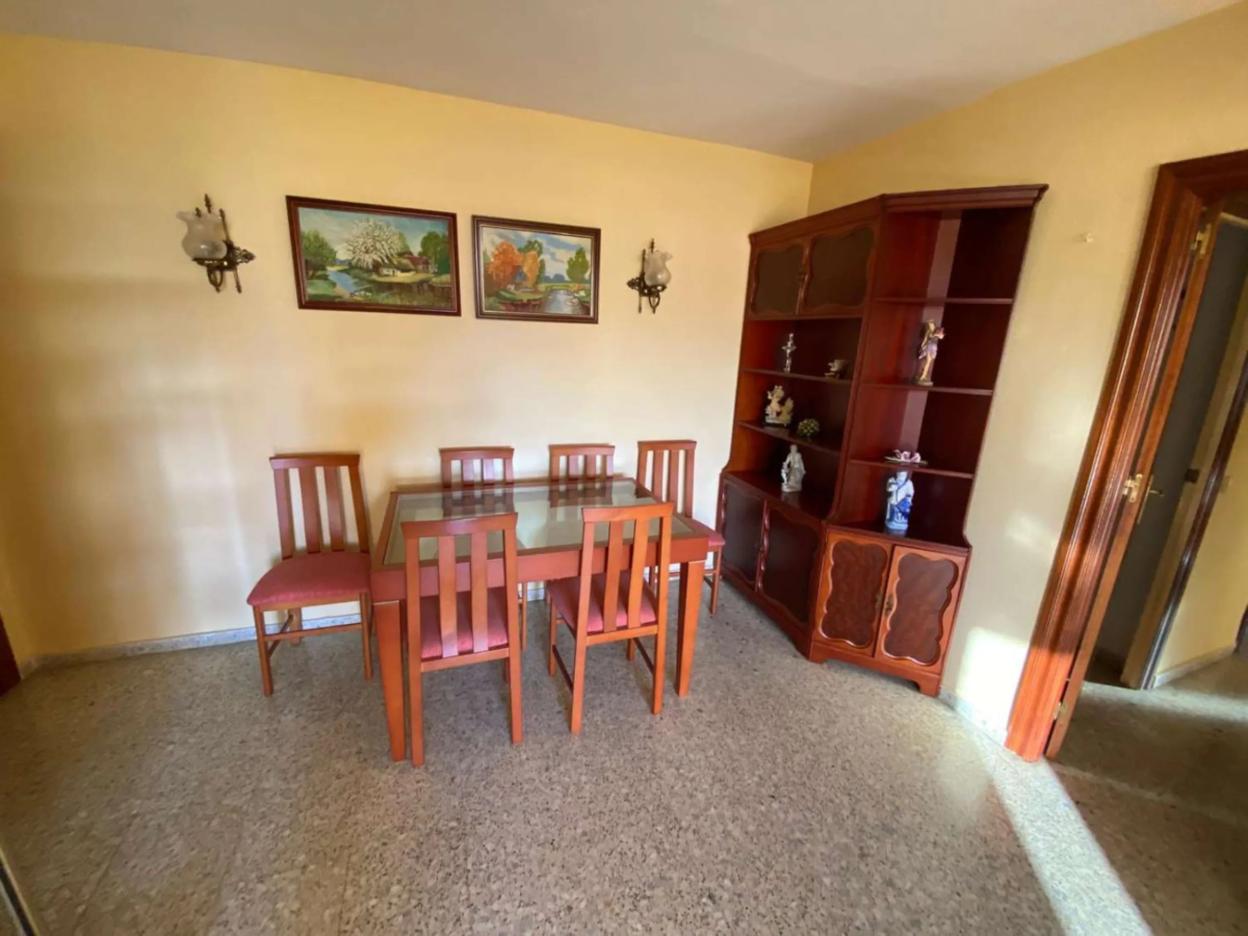 Apartment - Middle Floor Apartment в продаже в Málaga, Málaga. В доме 4 спален и 2 ванных комнат. Площадь дома 120 м²