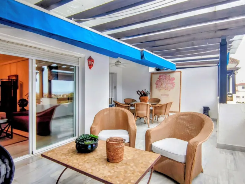 Just a two-minute walk from the beach, this apartment in Medina Garden, Puerto Banus, is the ideal place for a family vacation. This wonderful apartment can accommodate up to 5 people. It offers 2 bedrooms and 2 bathrooms, a well-equipped kitchen with a s
