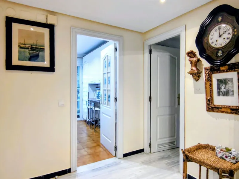 Just a two-minute walk from the beach, this apartment in Medina Garden, Puerto Banus, is the ideal place for a family vacation. This wonderful apartment can accommodate up to 5 people. It offers 2 bedrooms and 2 bathrooms, a well-equipped kitchen with a s