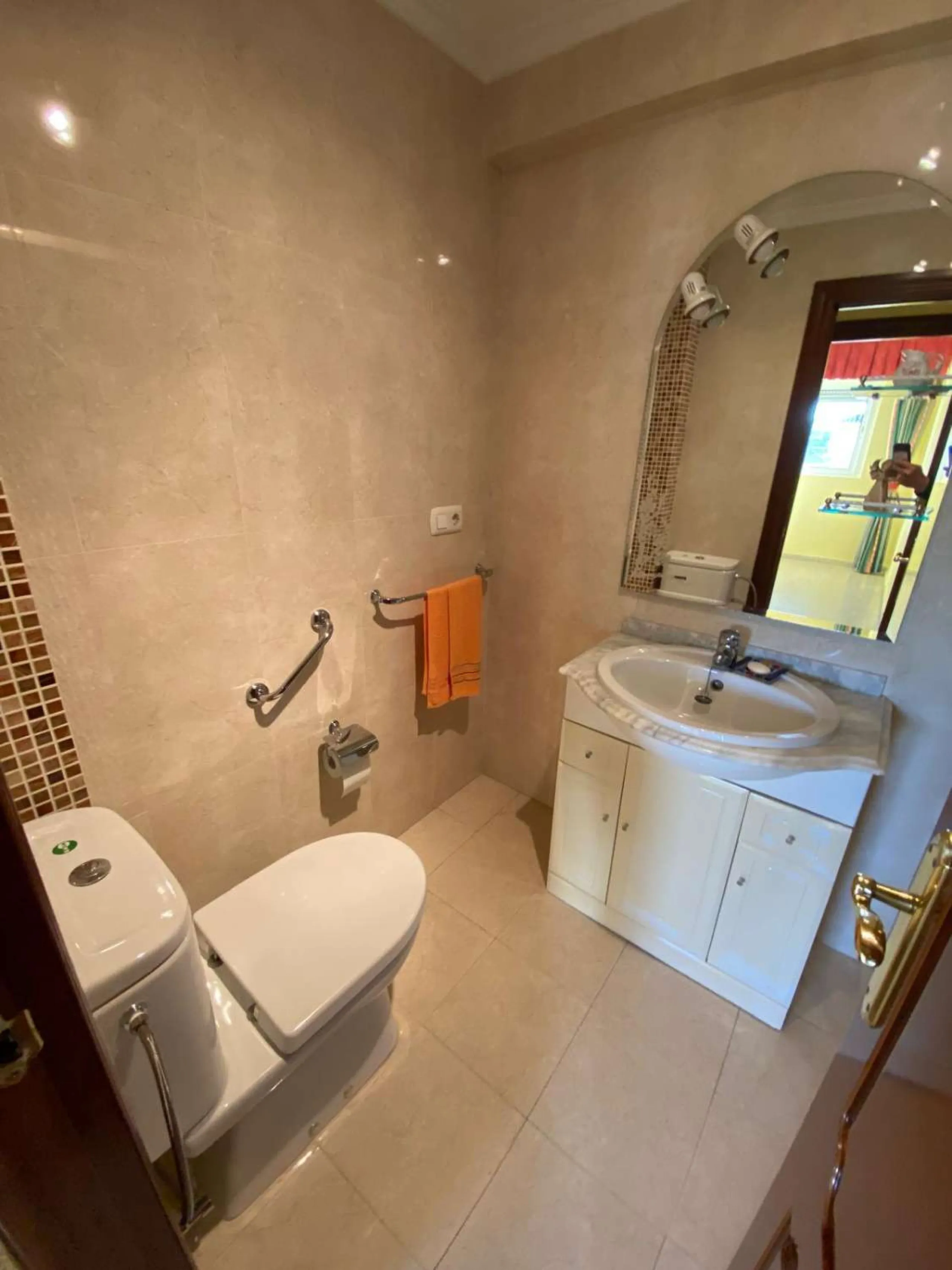 Apartment - Middle Floor Apartment в продаже в Málaga, Málaga. В доме 4 спален и 2 ванных комнат. Площадь дома 120 м²