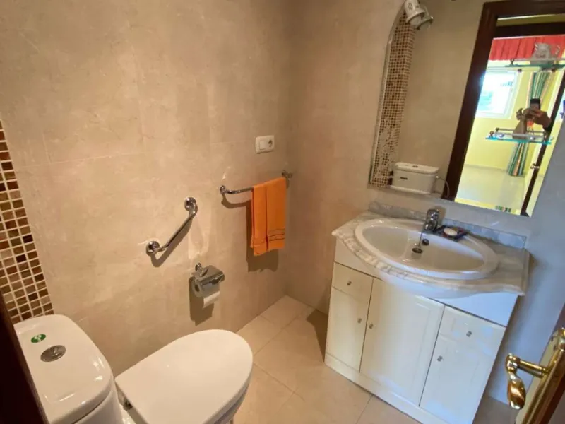 Apartment - Middle Floor Apartment в продаже в Málaga, Málaga. В доме 4 спален и 2 ванных комнат. Площадь дома 120 м²