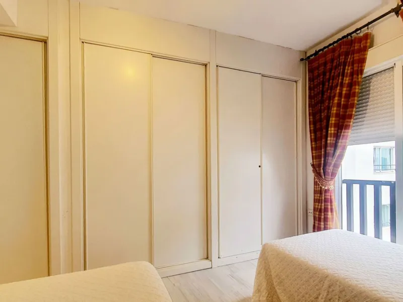 Just a two-minute walk from the beach, this apartment in Medina Garden, Puerto Banus, is the ideal place for a family vacation. This wonderful apartment can accommodate up to 5 people. It offers 2 bedrooms and 2 bathrooms, a well-equipped kitchen with a s