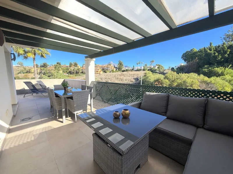 Fantastic penthouse in Locrimar , an attractive location in the sought-after area of Nueva Andalucía, within walking distance to both Puerto Banús, beach,shops, supermarkets, and the exclusive Real Club Marbella Gym.