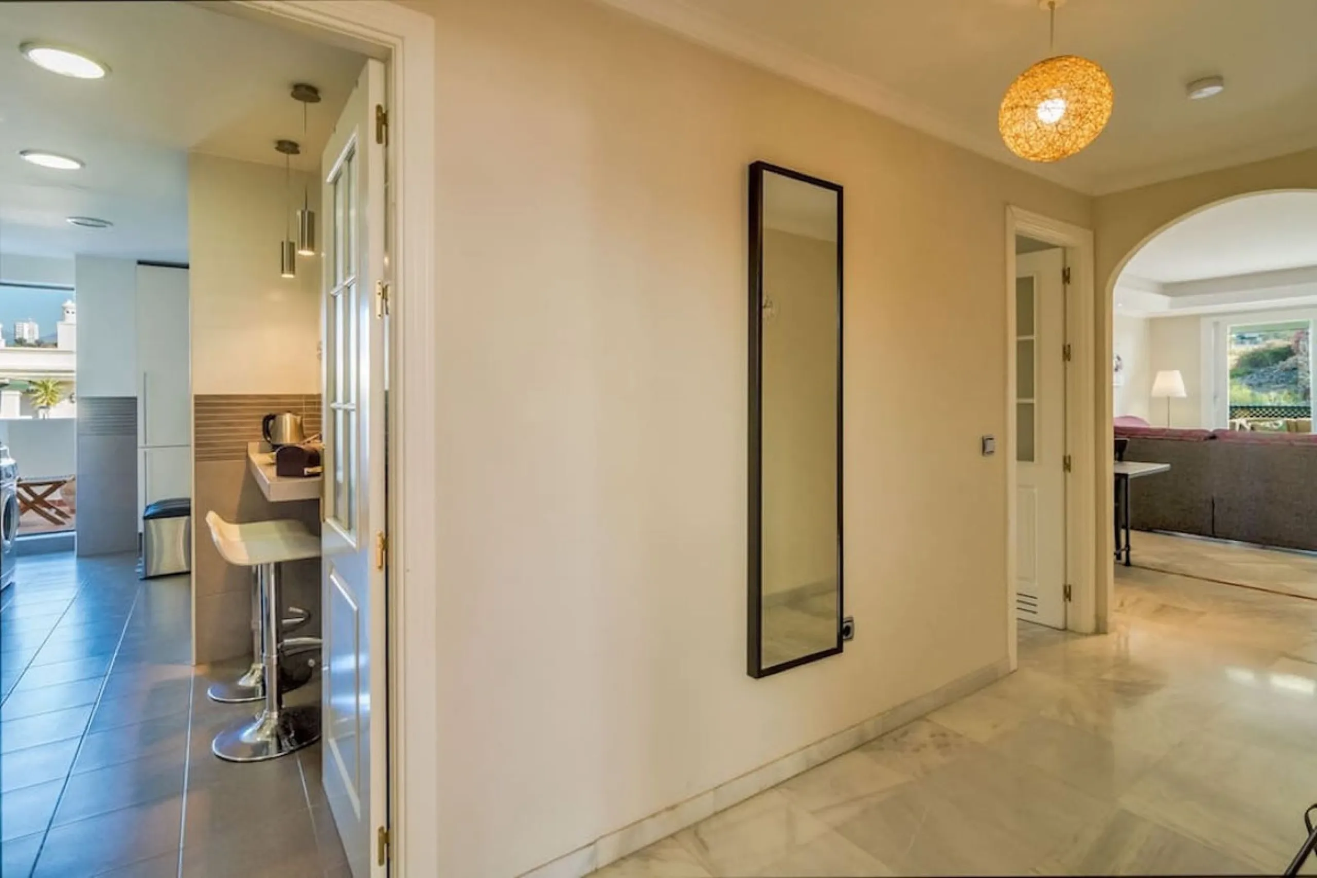 Fantastic penthouse in Locrimar , an attractive location in the sought-after area of Nueva Andalucía, within walking distance to both Puerto Banús, beach,shops, supermarkets, and the exclusive Real Club Marbella Gym.