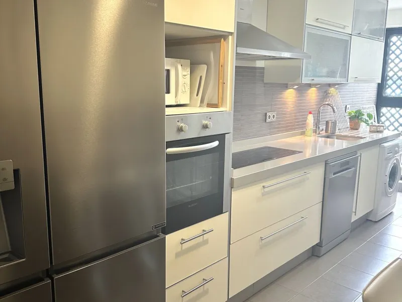 Fantastic penthouse in Locrimar , an attractive location in the sought-after area of Nueva Andalucía, within walking distance to both Puerto Banús, beach,shops, supermarkets, and the exclusive Real Club Marbella Gym.