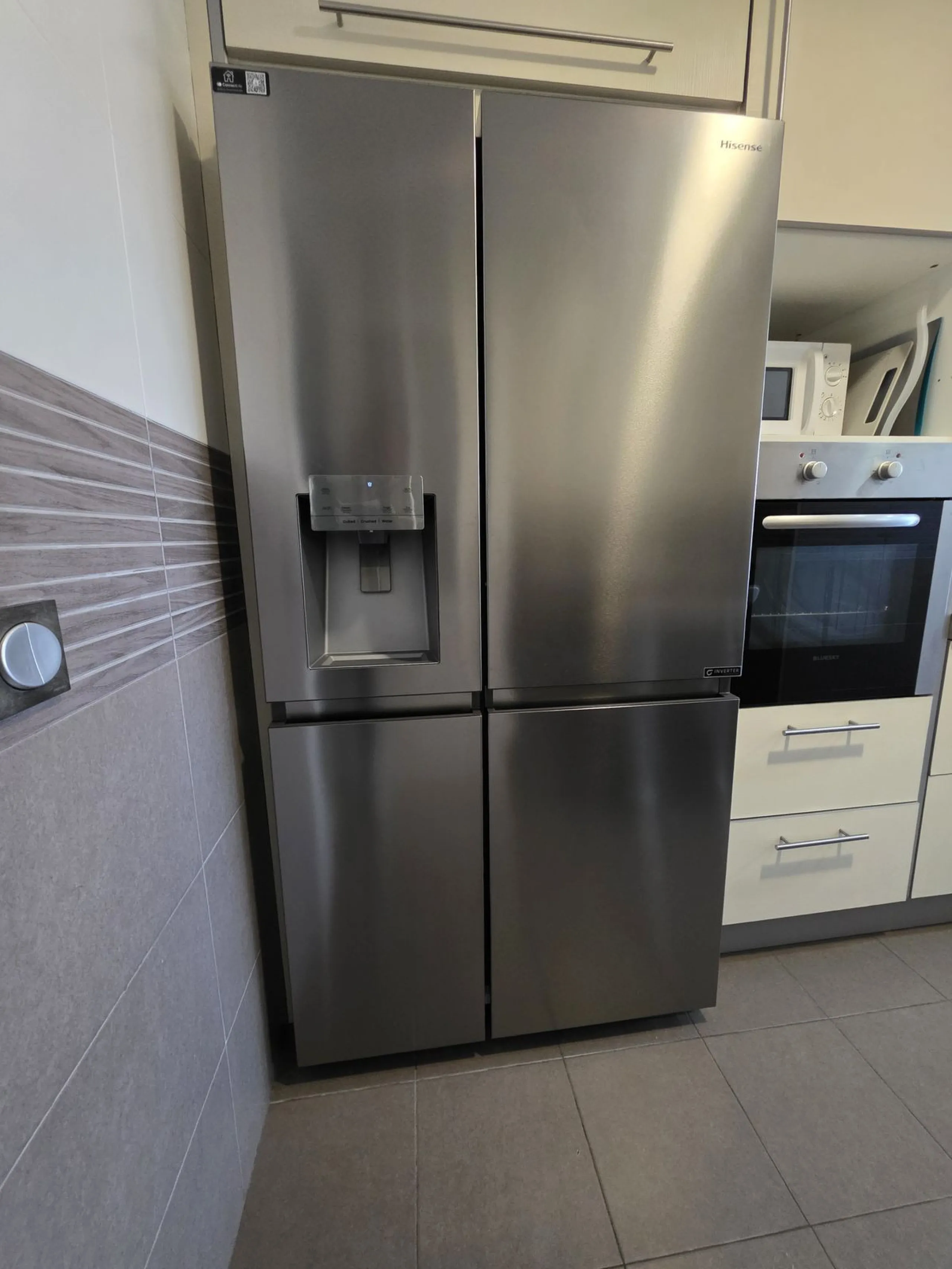 Fantastic penthouse in Locrimar , an attractive location in the sought-after area of Nueva Andalucía, within walking distance to both Puerto Banús, beach,shops, supermarkets, and the exclusive Real Club Marbella Gym.
