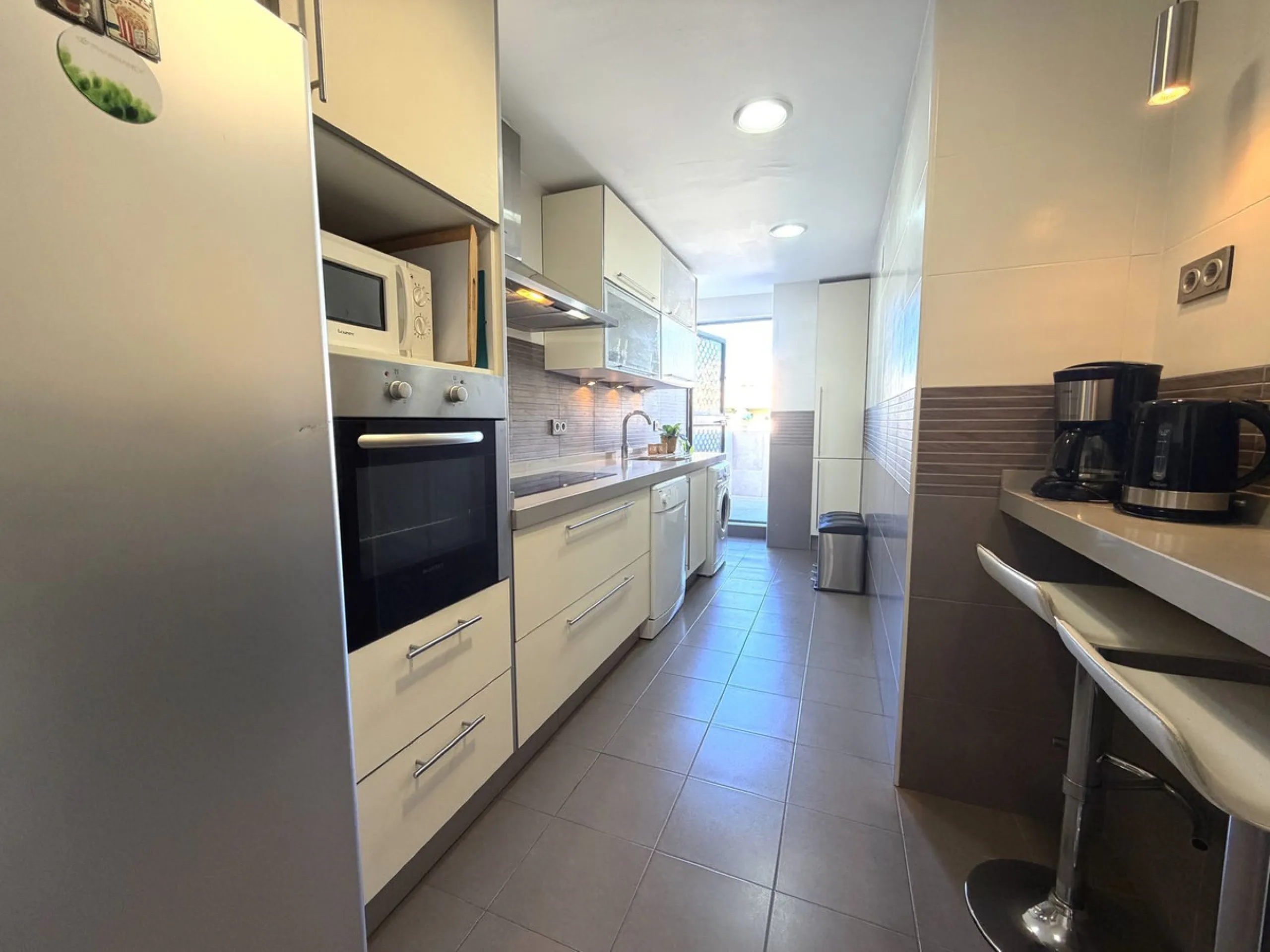 Fantastic penthouse in Locrimar , an attractive location in the sought-after area of Nueva Andalucía, within walking distance to both Puerto Banús, beach,shops, supermarkets, and the exclusive Real Club Marbella Gym.
