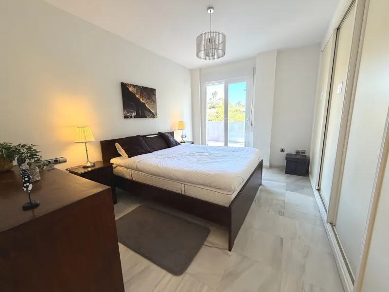 Fantastic penthouse in Locrimar , an attractive location in the sought-after area of Nueva Andalucía, within walking distance to both Puerto Banús, beach,shops, supermarkets, and the exclusive Real Club Marbella Gym.