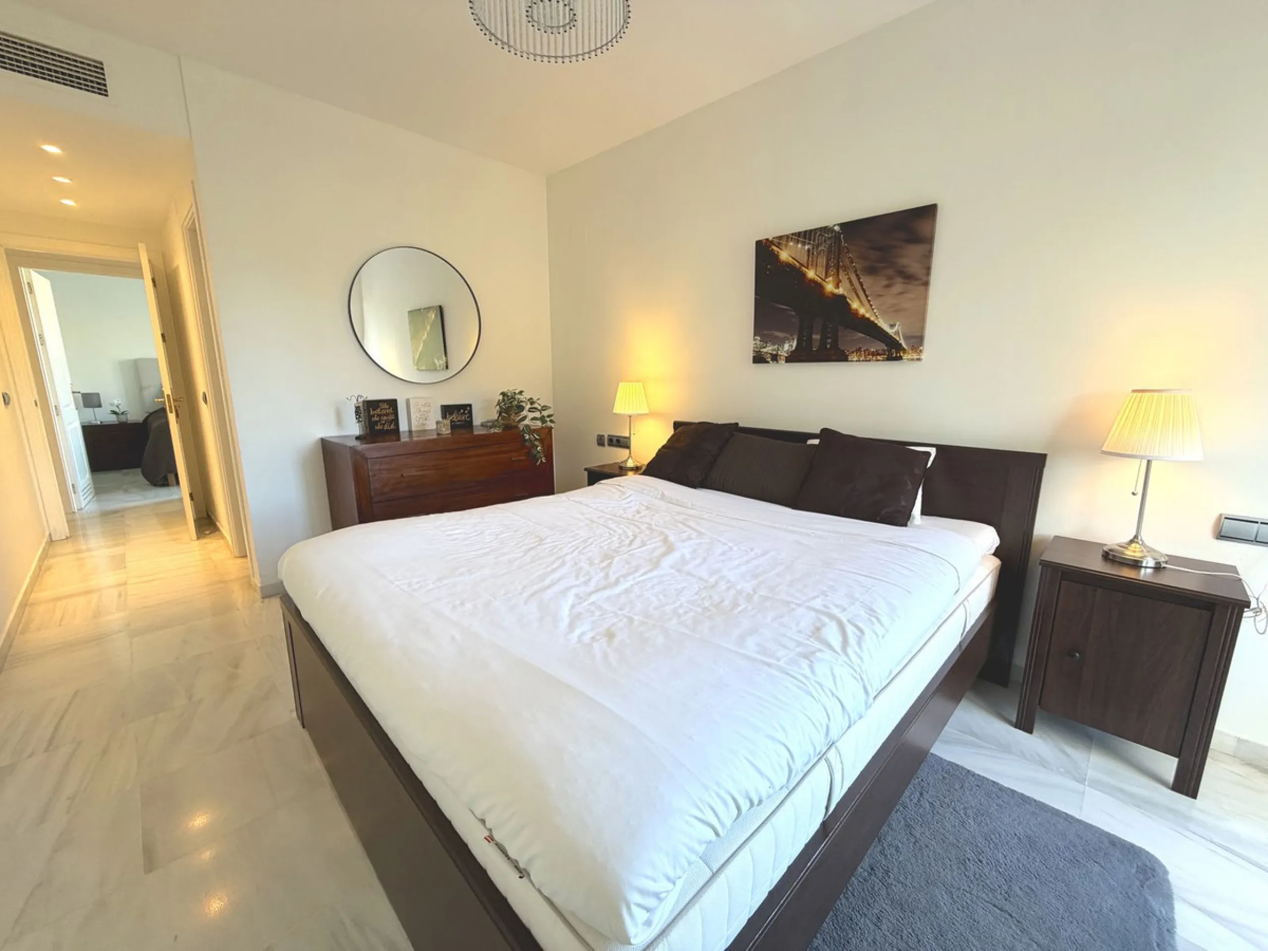 Fantastic penthouse in Locrimar , an attractive location in the sought-after area of Nueva Andalucía, within walking distance to both Puerto Banús, beach,shops, supermarkets, and the exclusive Real Club Marbella Gym.